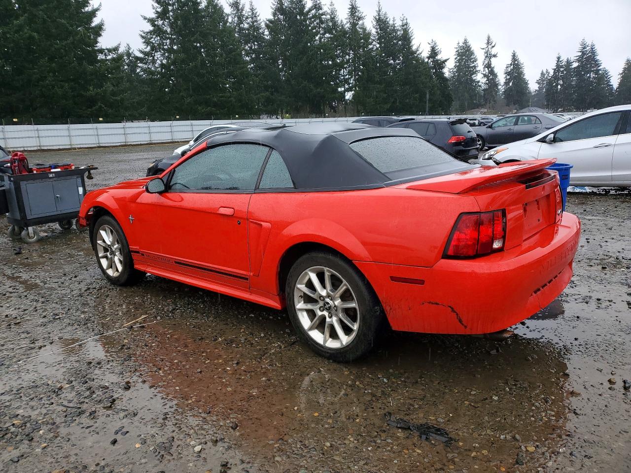 2000 Ford Mustang Red vin: 1FAFP444XYF122194