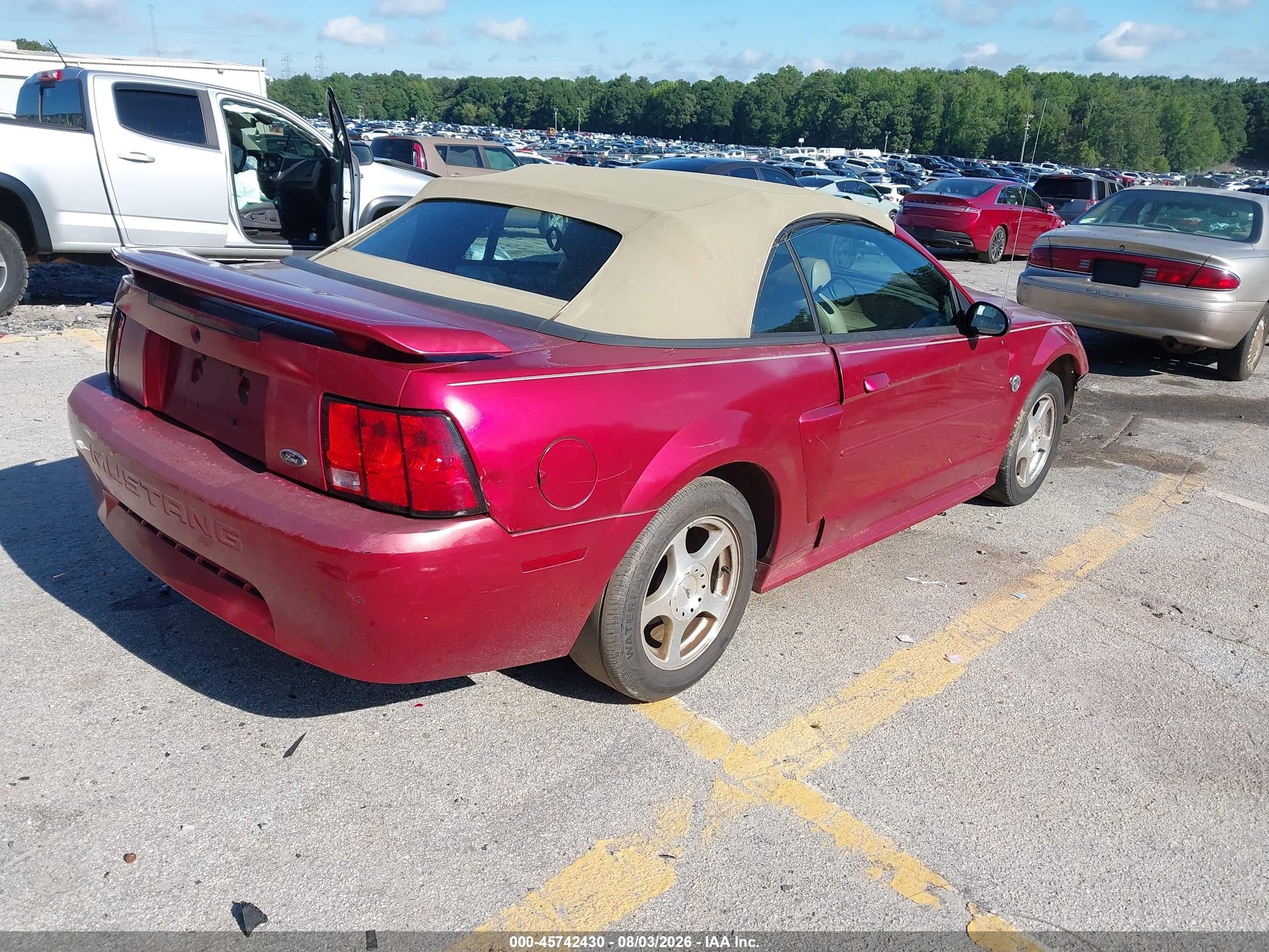 2004 Ford Mustang   Red vin: 1FAFP44634F133159