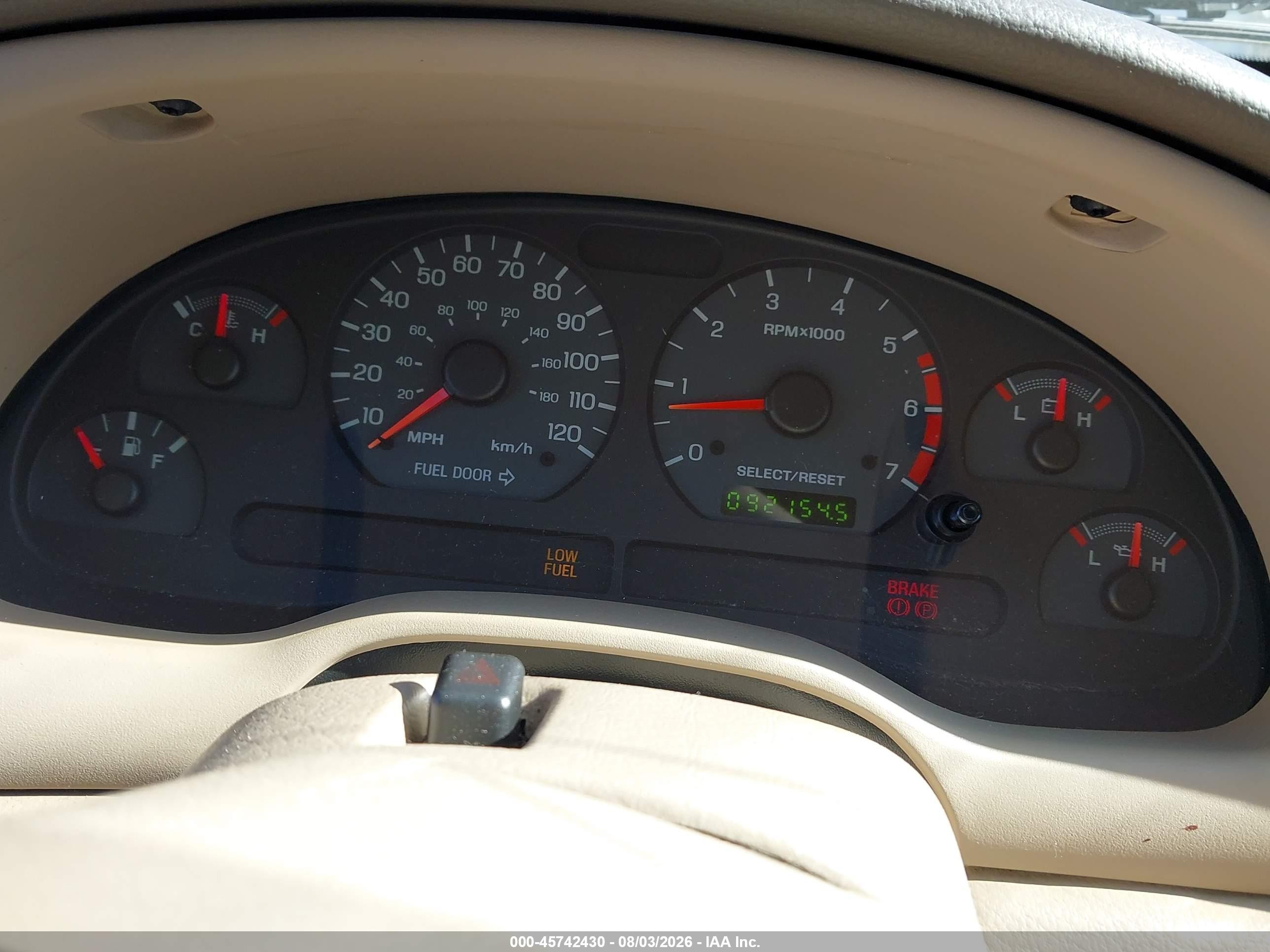2004 Ford Mustang   Red vin: 1FAFP44634F133159