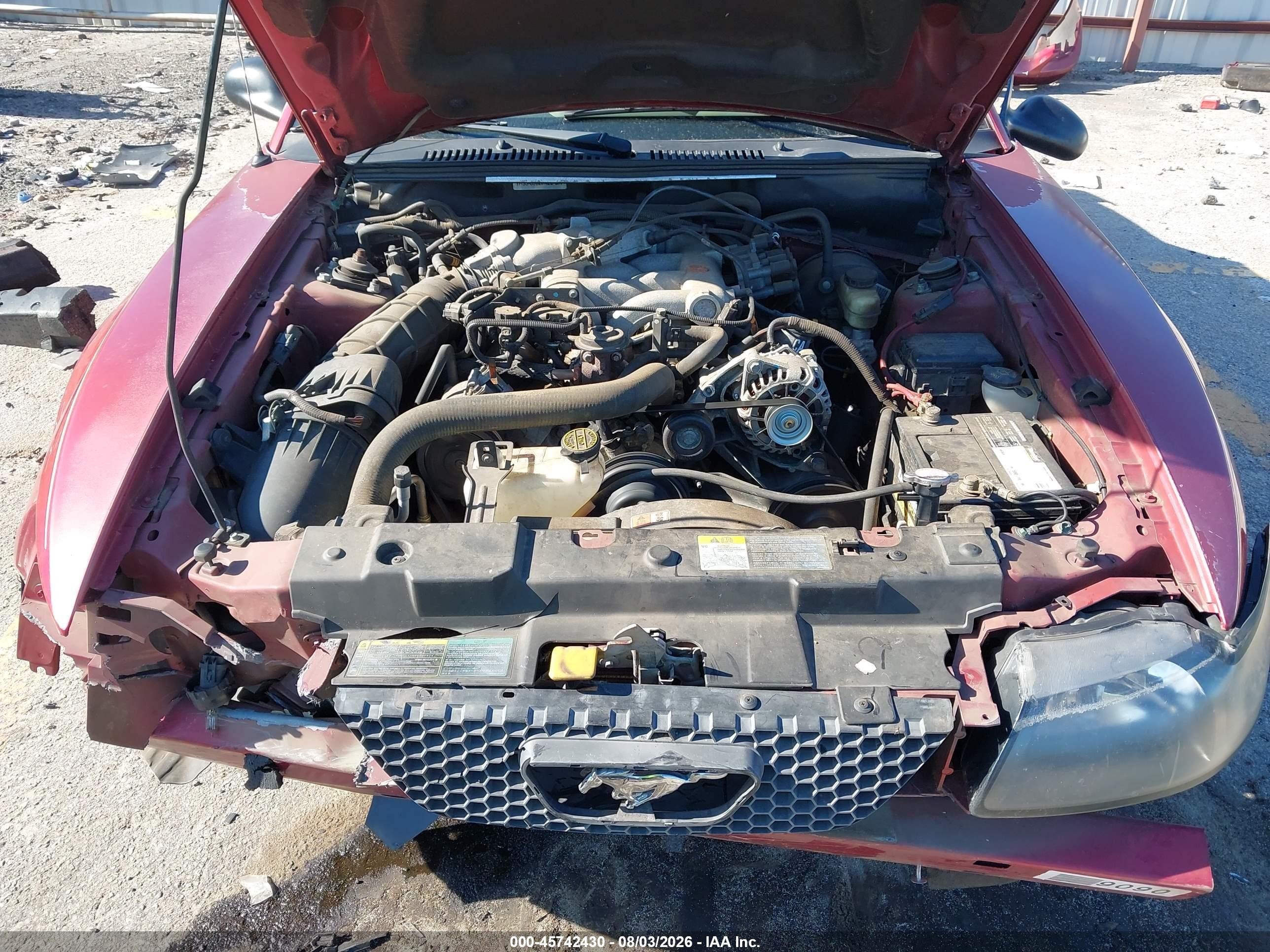 2004 Ford Mustang   Red vin: 1FAFP44634F133159