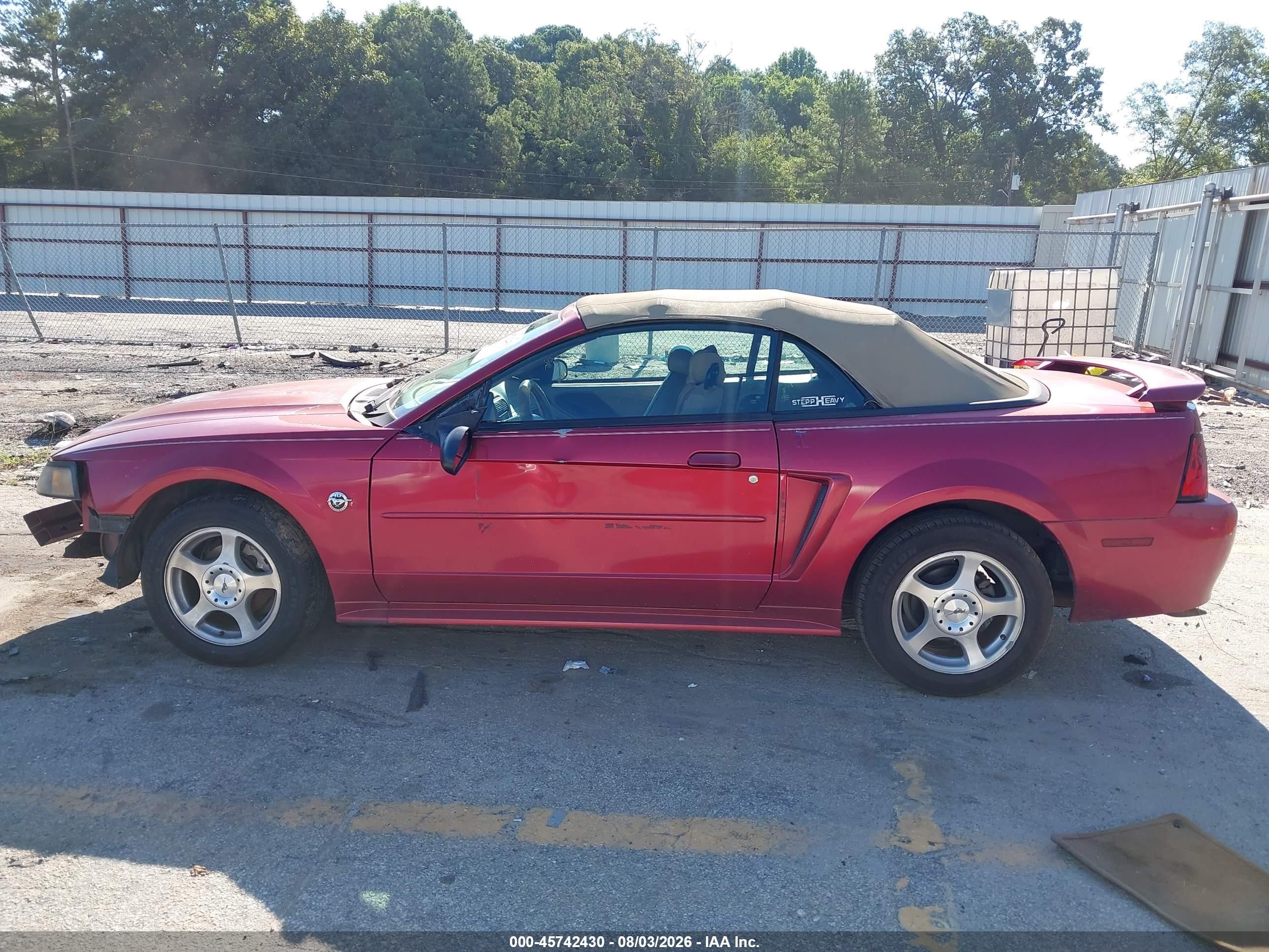 2004 Ford Mustang   Red vin: 1FAFP44634F133159