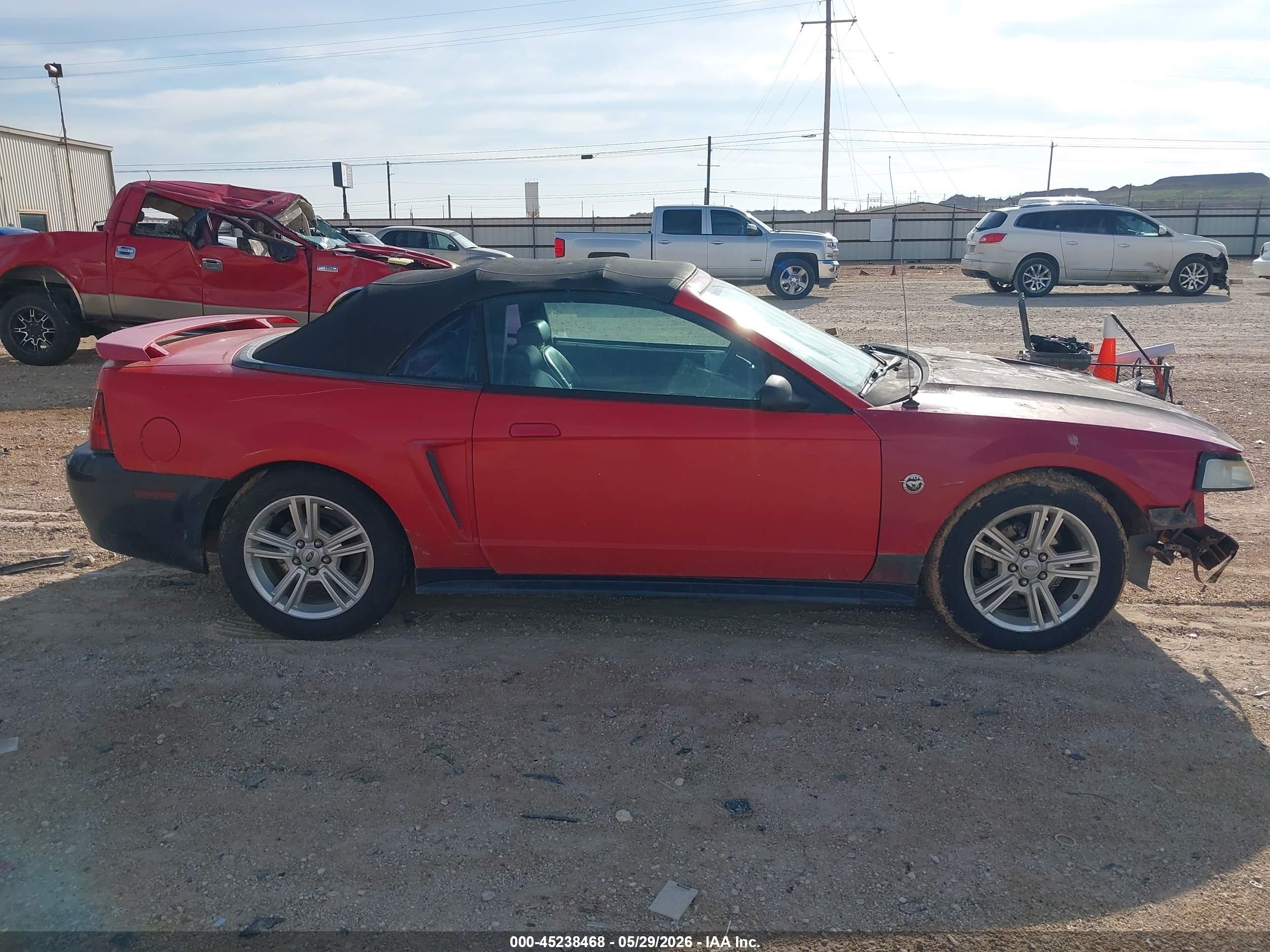 2004 Ford Mustang   Red vin: 1FAFP44644F140508