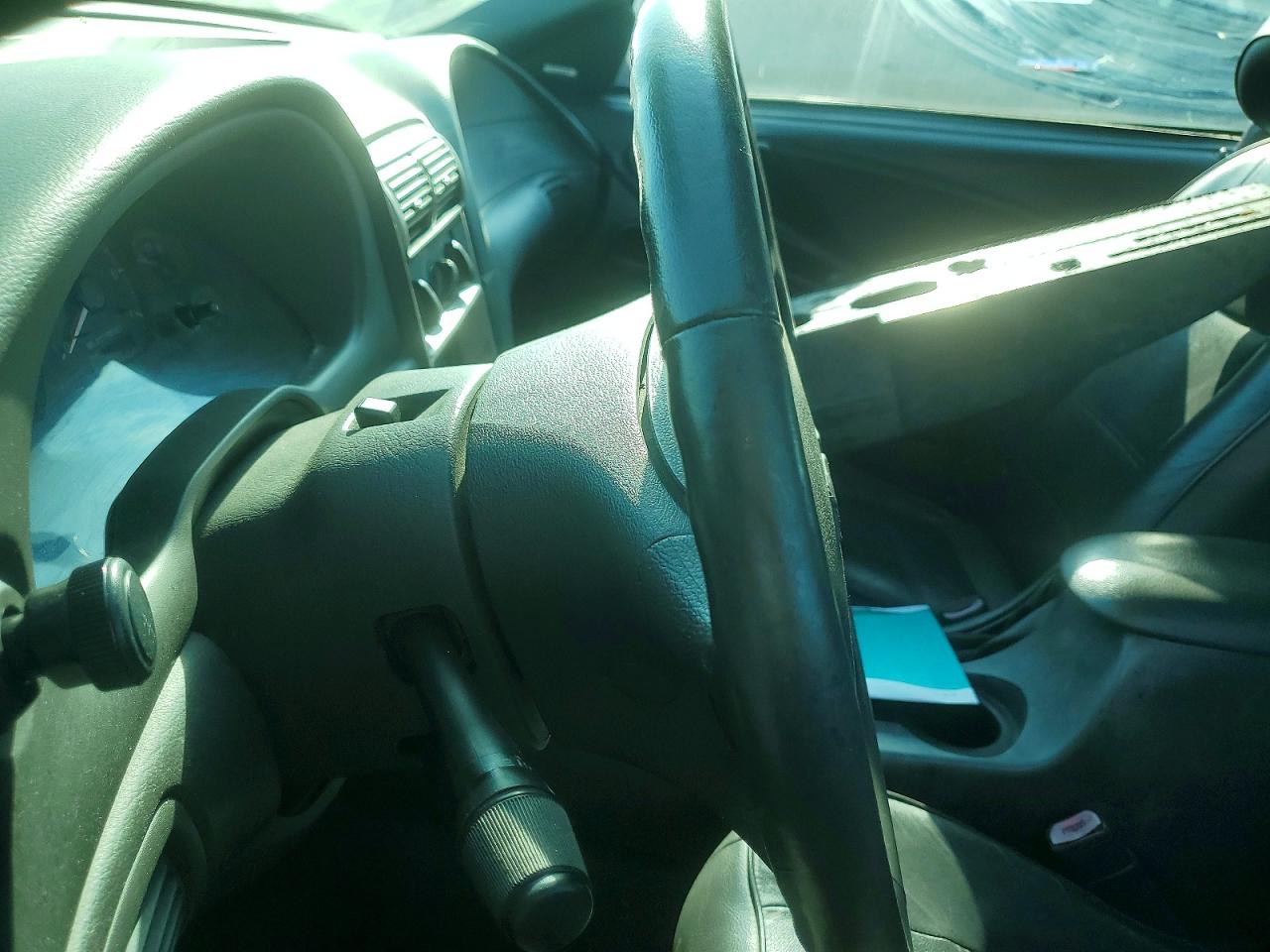 2004 Ford Mustang Red vin: 1FAFP44654F138573