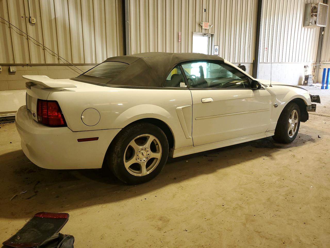 2004 Ford Mustang White vin: 1FAFP44654F216026