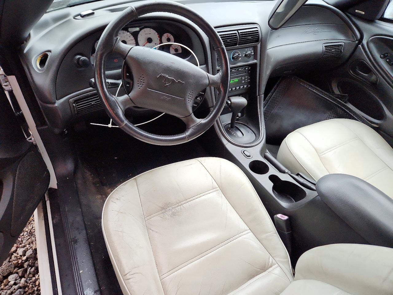2004 Ford Mustang White vin: 1FAFP44654F216026