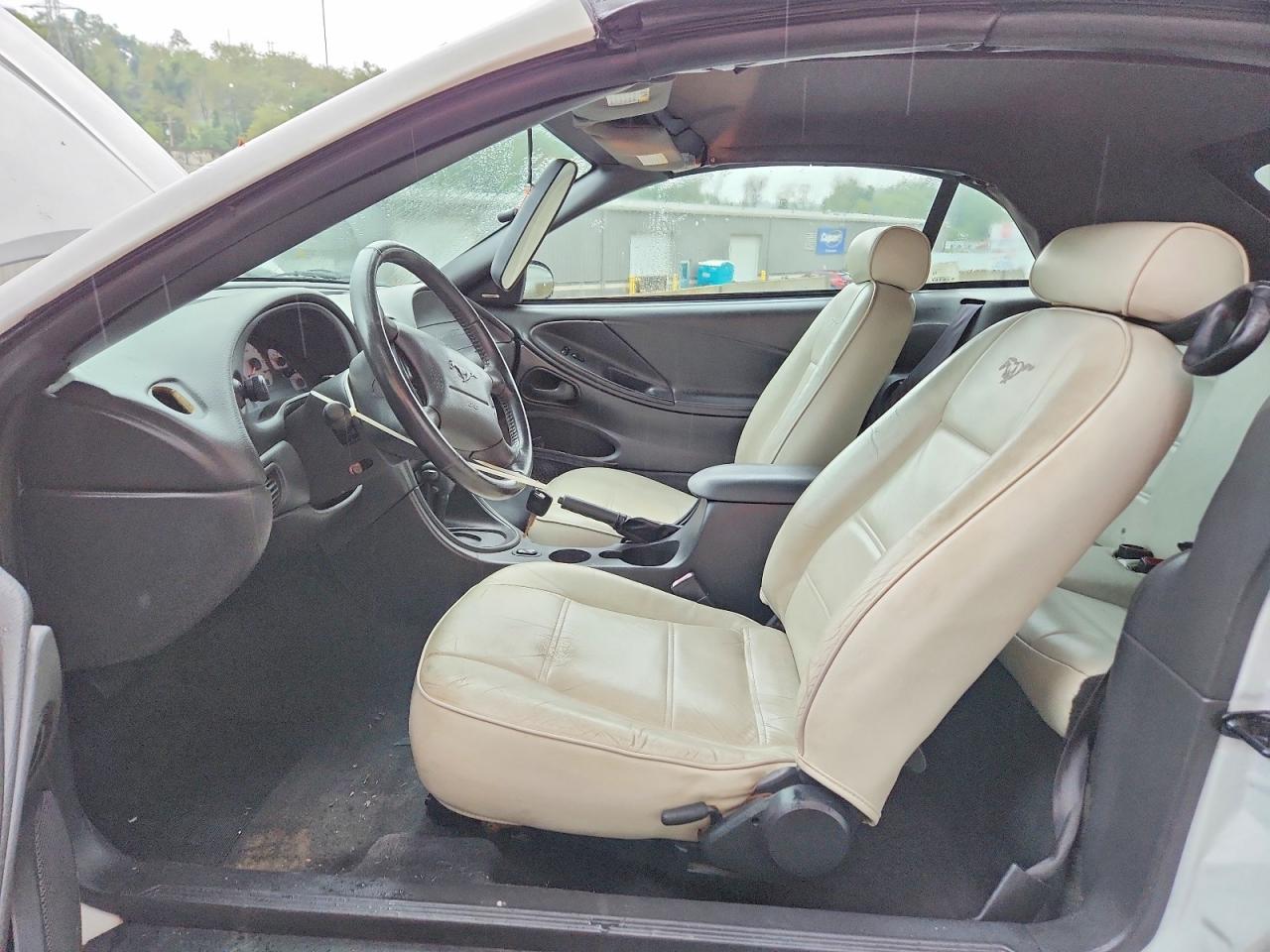 2004 Ford Mustang White vin: 1FAFP44654F216026