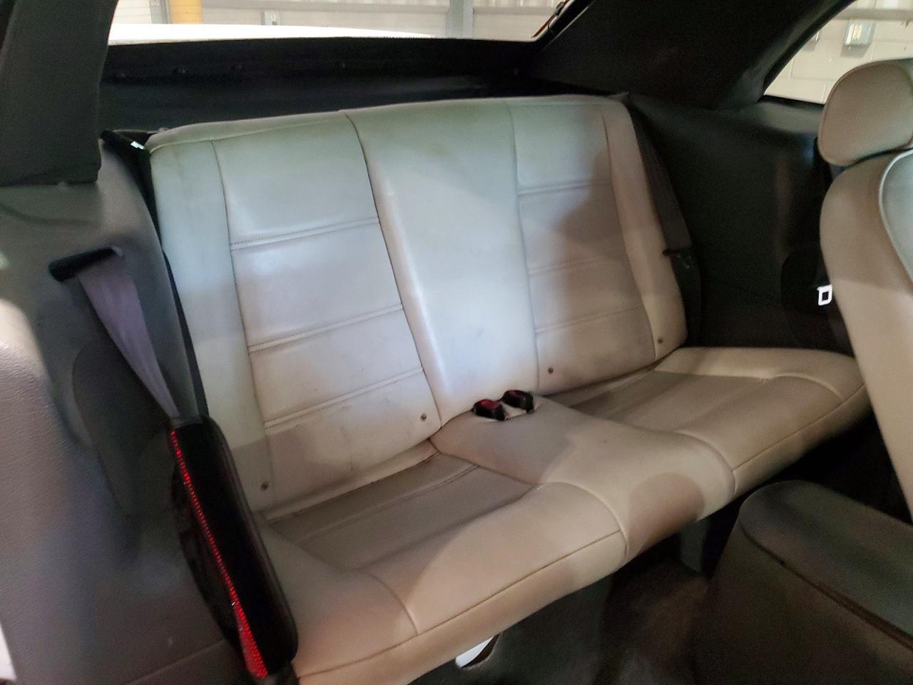 2004 Ford Mustang White vin: 1FAFP44654F216026