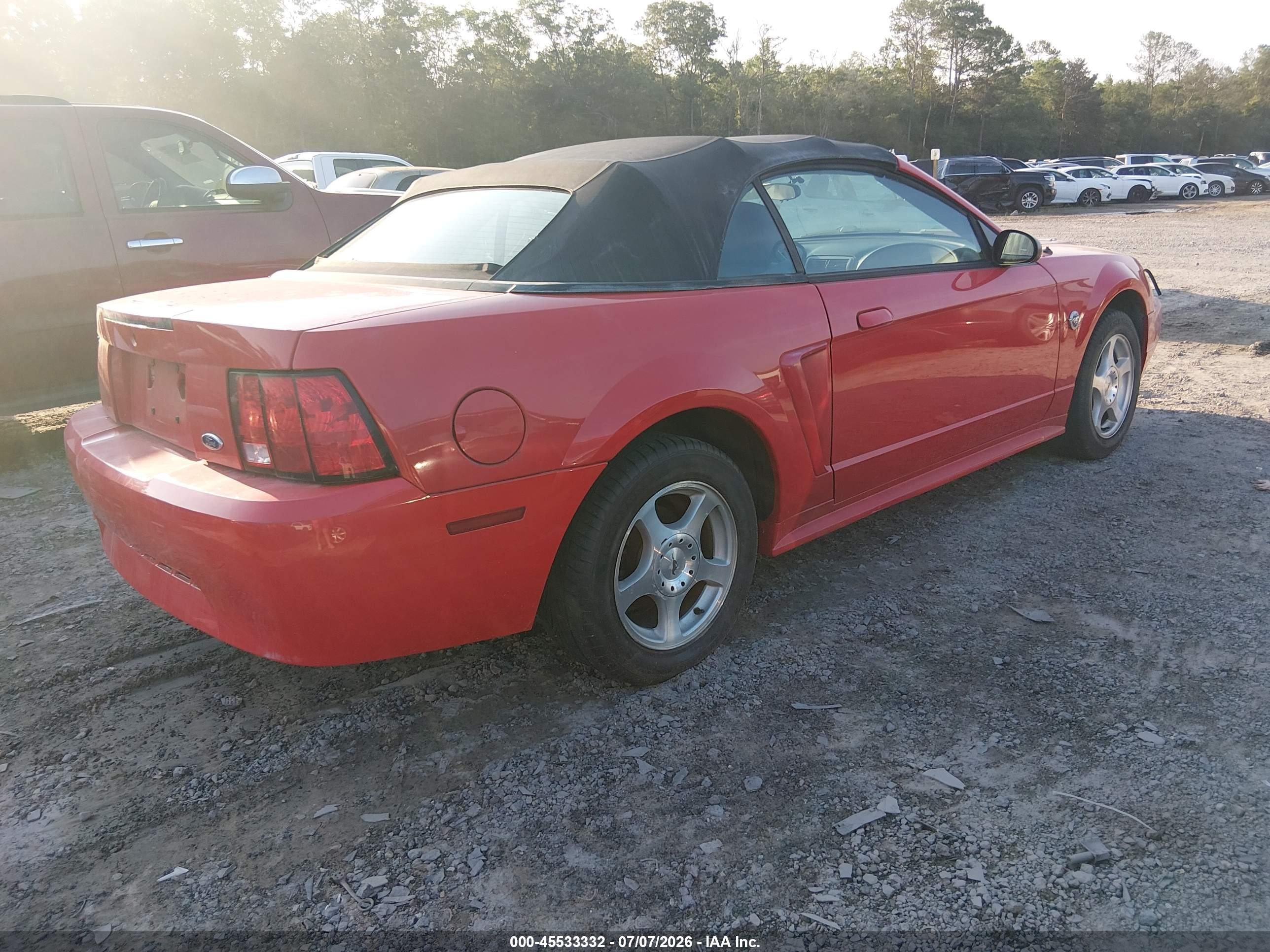 2004 Ford Mustang   Red vin: 1FAFP44654F217791