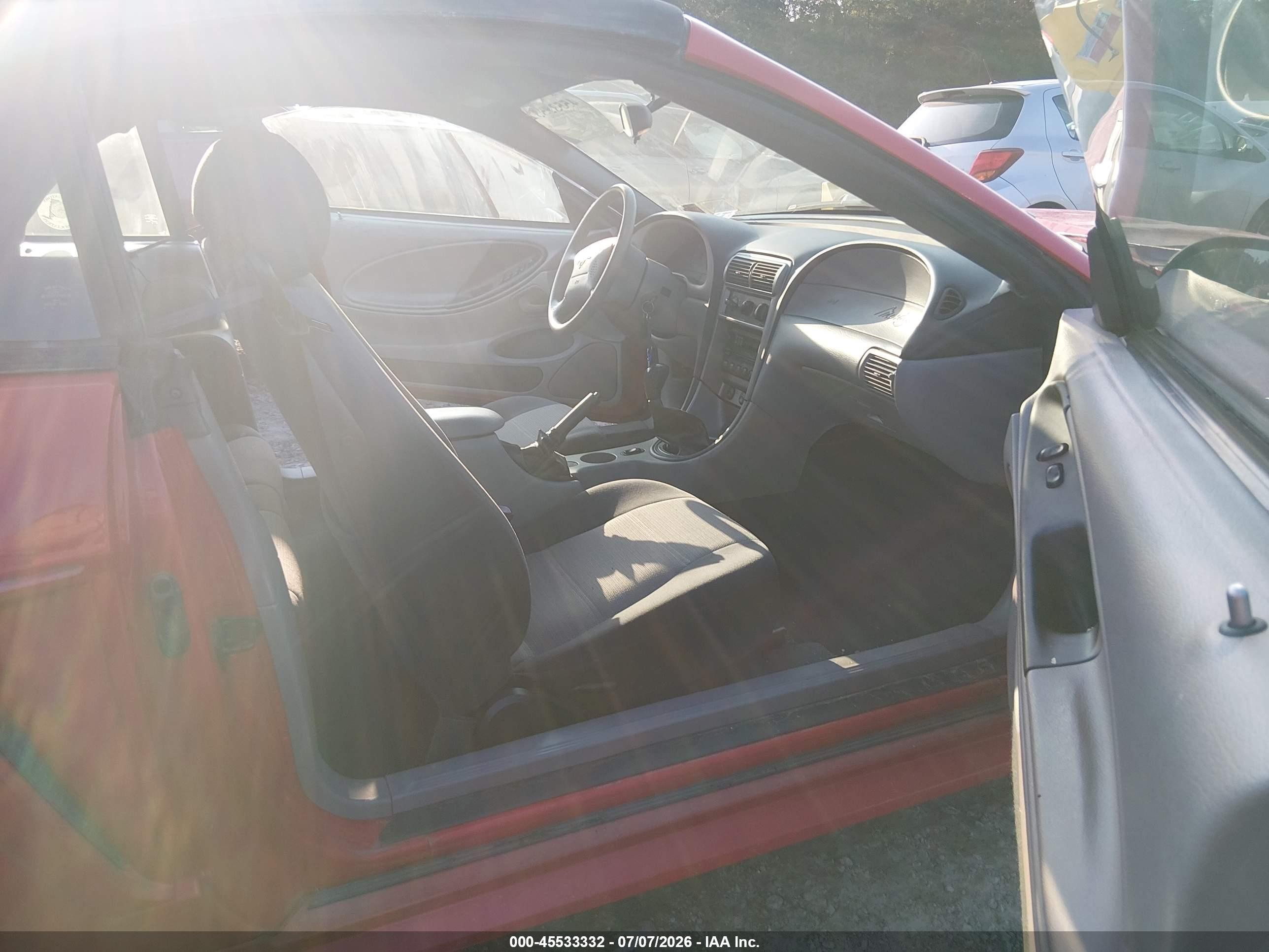 2004 Ford Mustang   Red vin: 1FAFP44654F217791