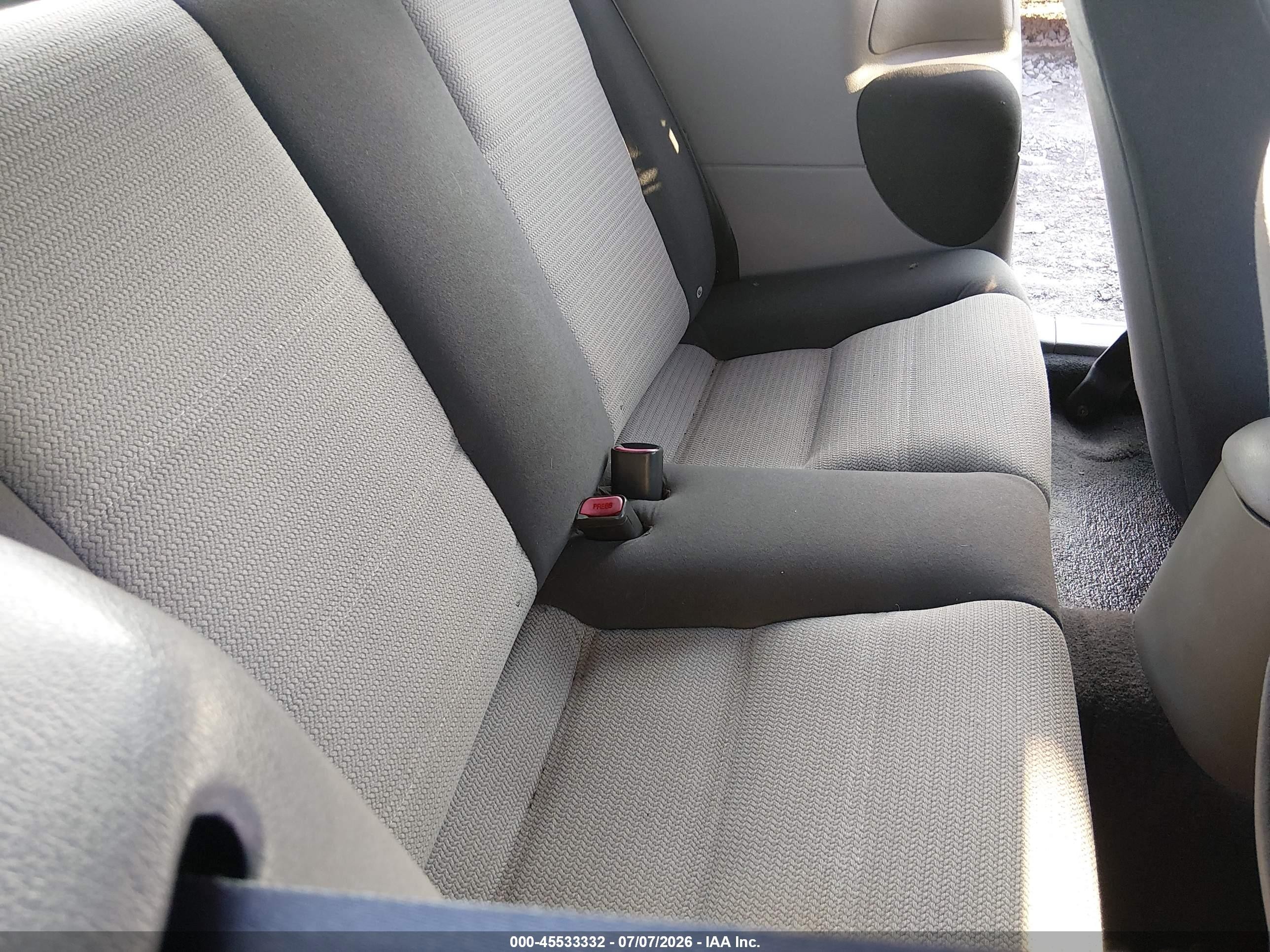 2004 Ford Mustang   Red vin: 1FAFP44654F217791