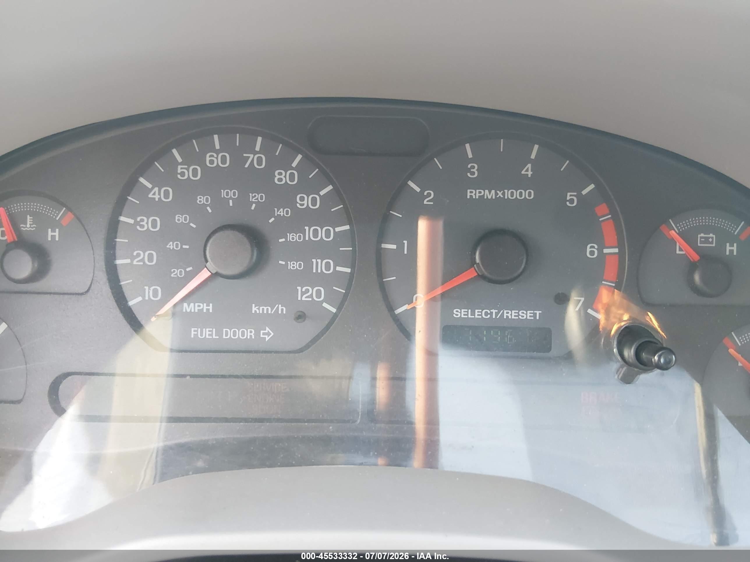 2004 Ford Mustang   Red vin: 1FAFP44654F217791