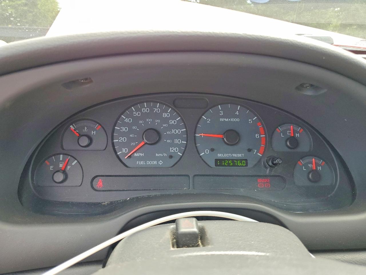 2004 Ford Mustang Red vin: 1FAFP44654F230556