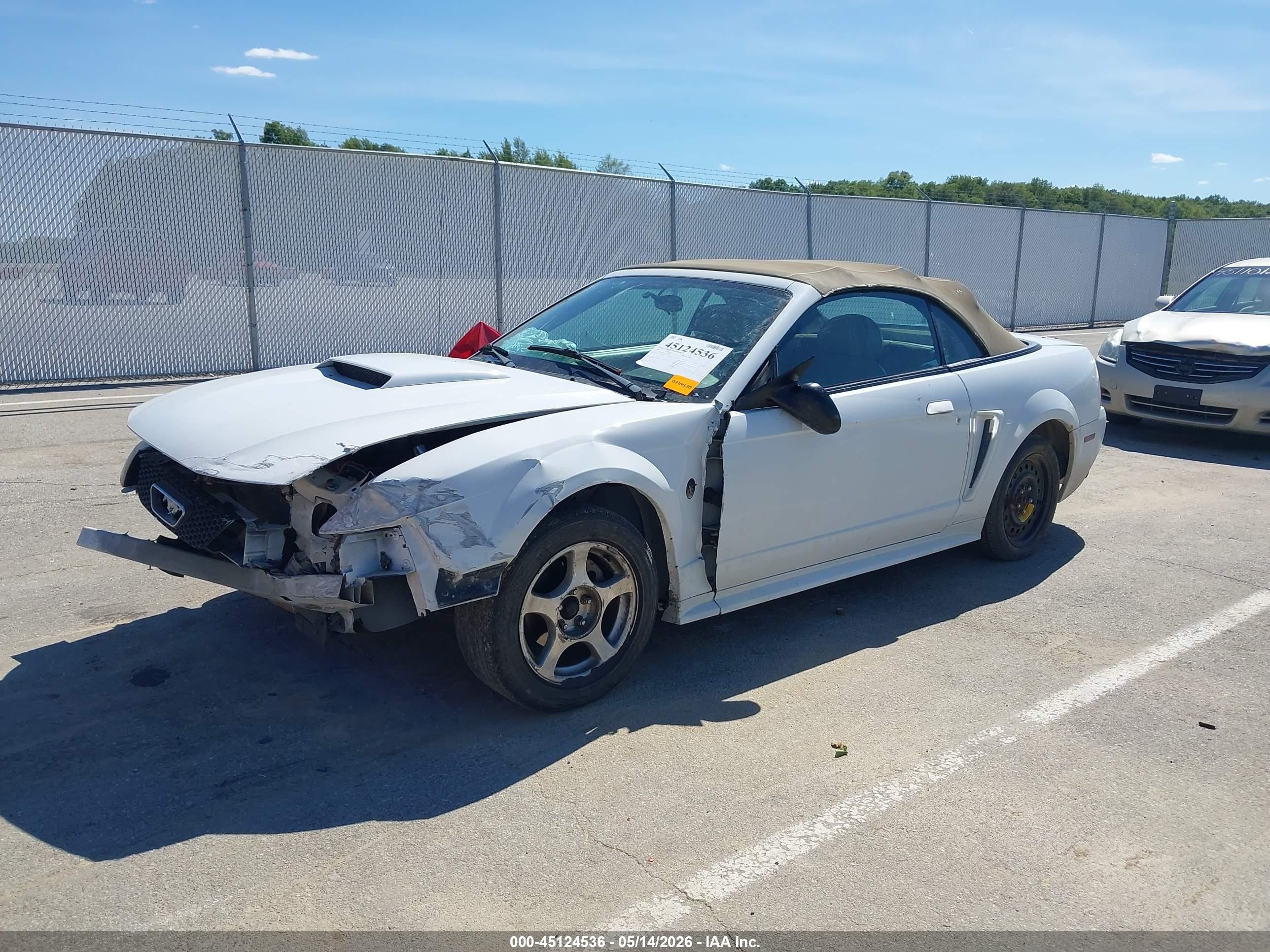 2004 Ford Mustang   White vin: 1FAFP44654F232985