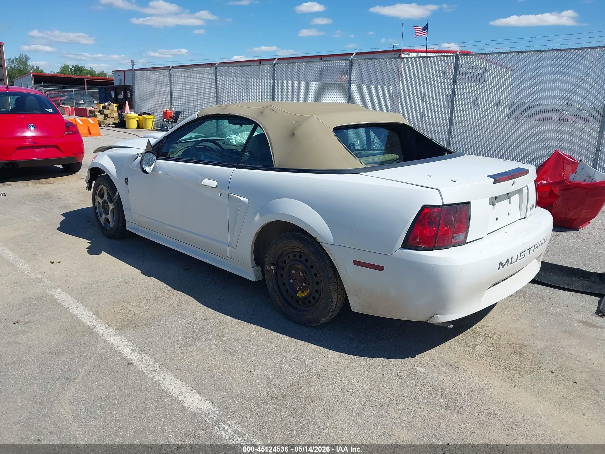 2004 Ford Mustang   White vin: 1FAFP44654F232985
