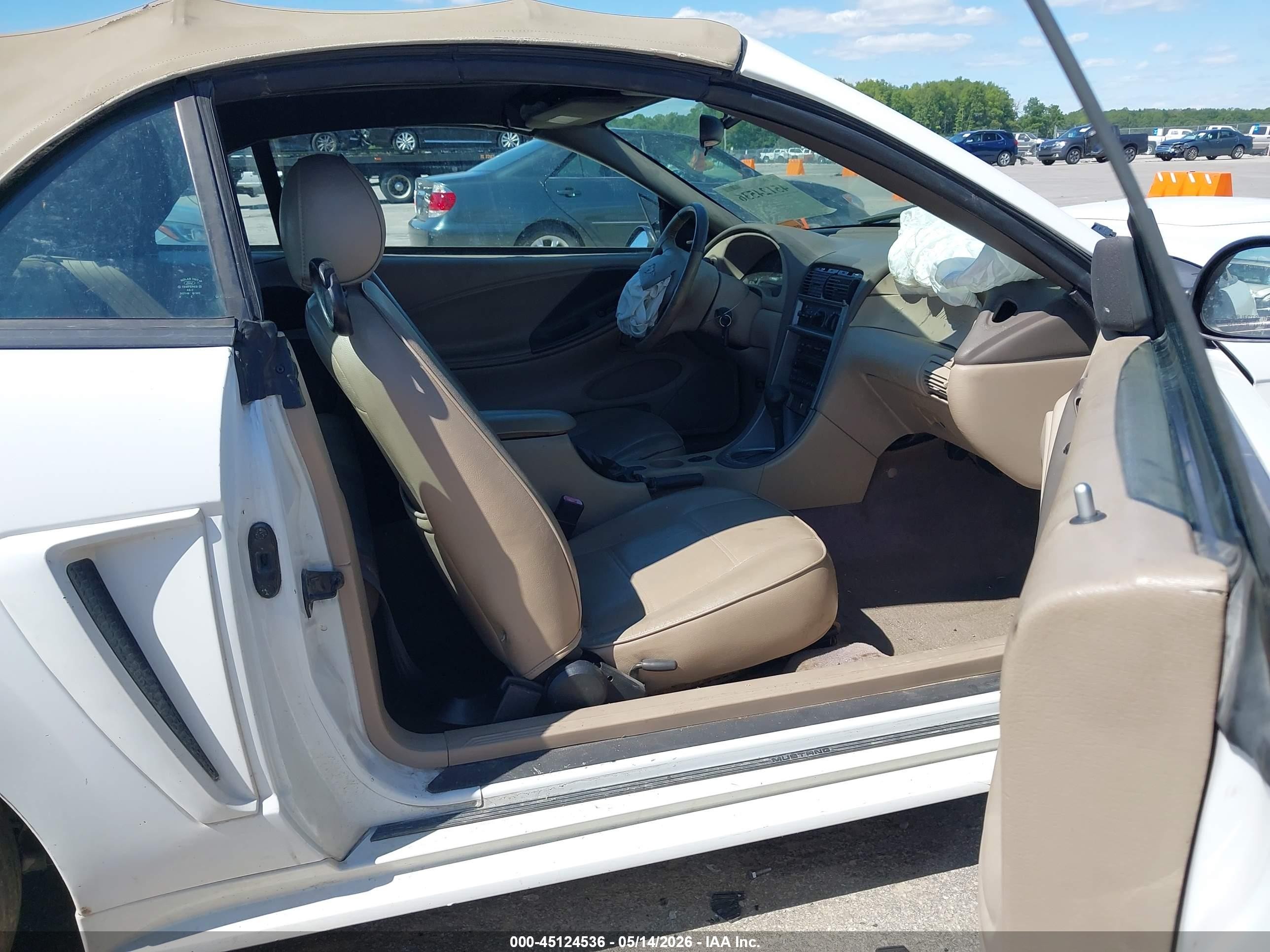 2004 Ford Mustang   White vin: 1FAFP44654F232985