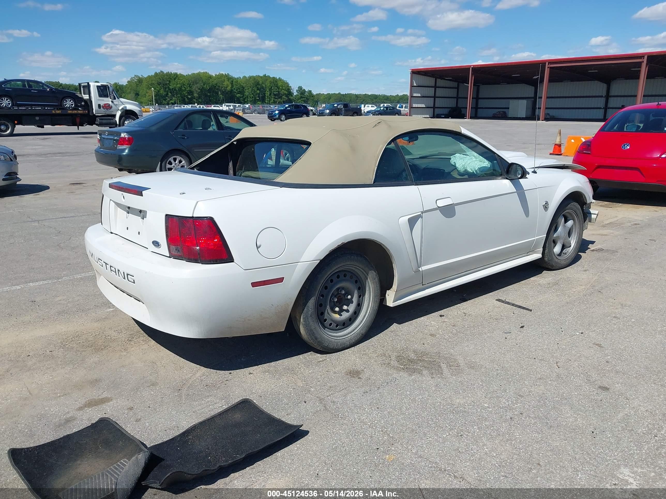2004 Ford Mustang   White vin: 1FAFP44654F232985