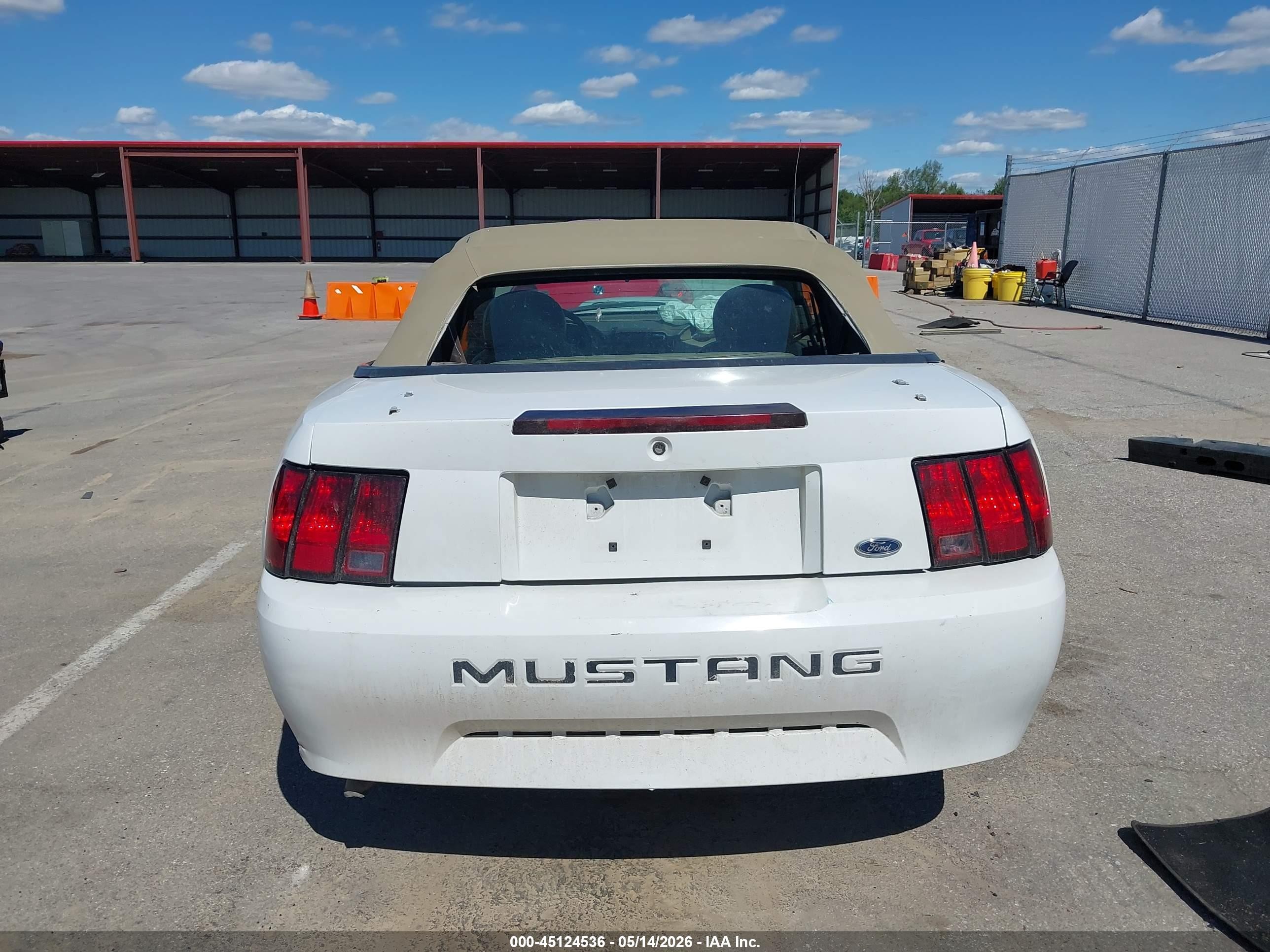2004 Ford Mustang   White vin: 1FAFP44654F232985