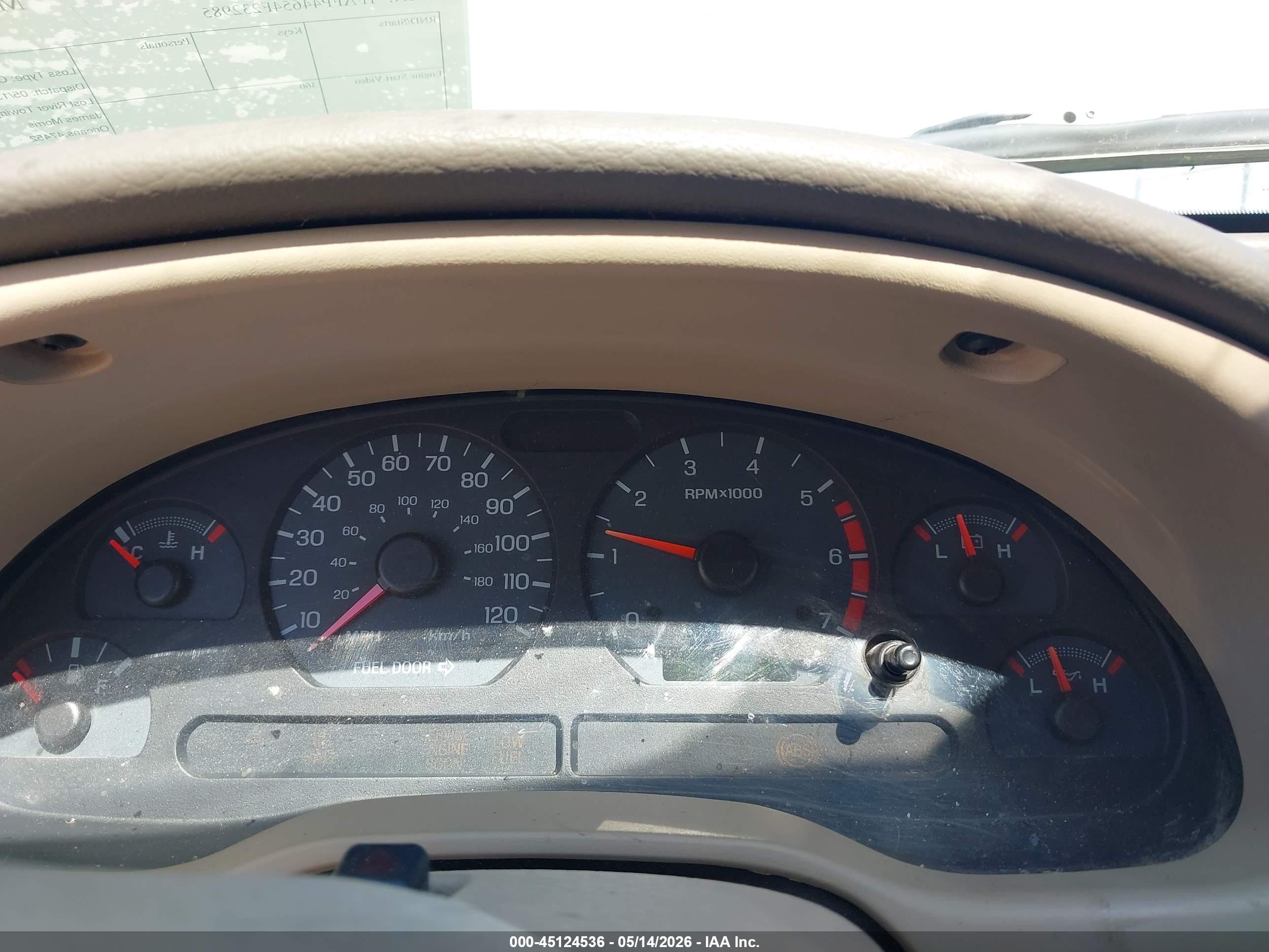2004 Ford Mustang   White vin: 1FAFP44654F232985