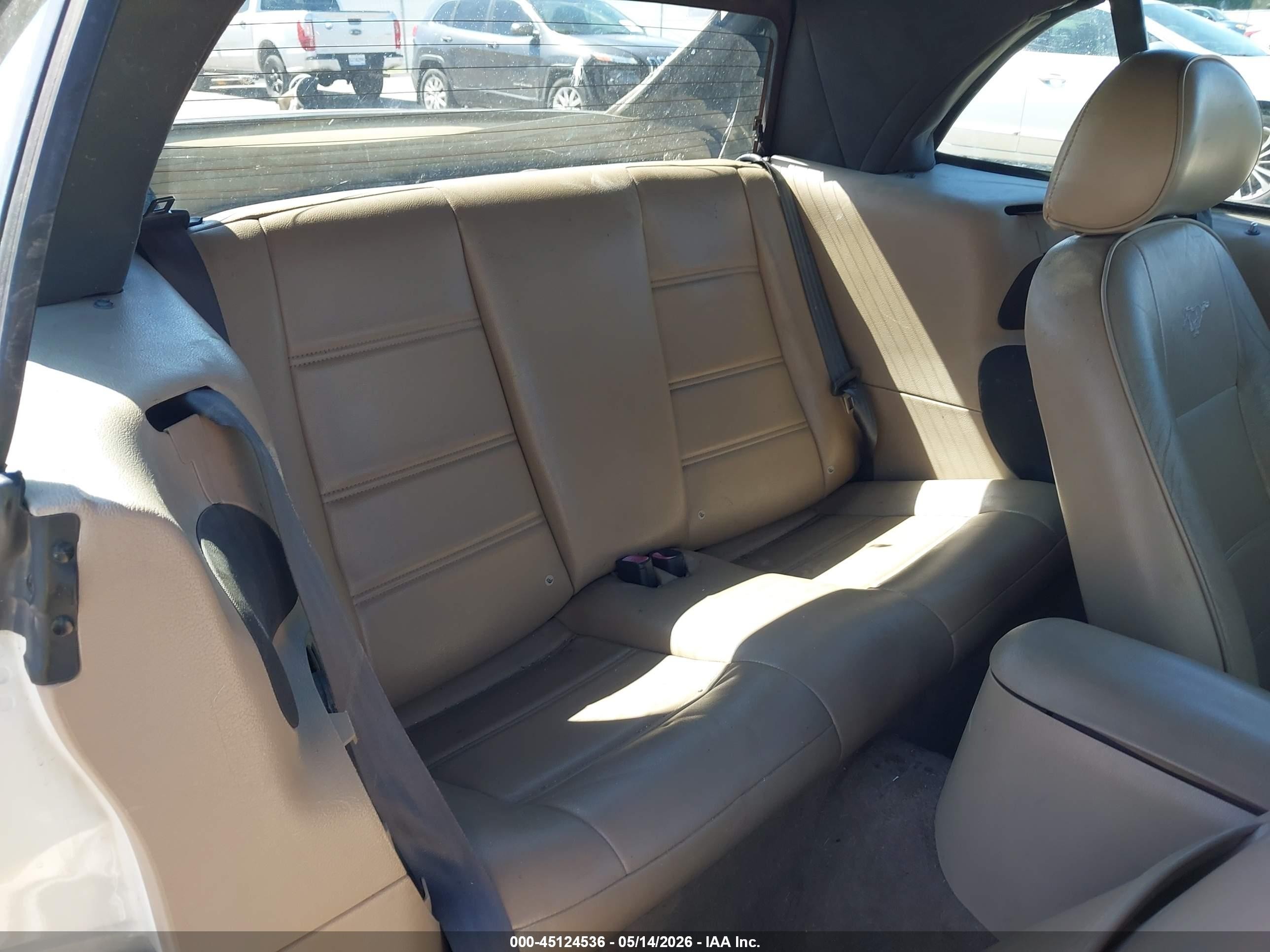 2004 Ford Mustang   White vin: 1FAFP44654F232985