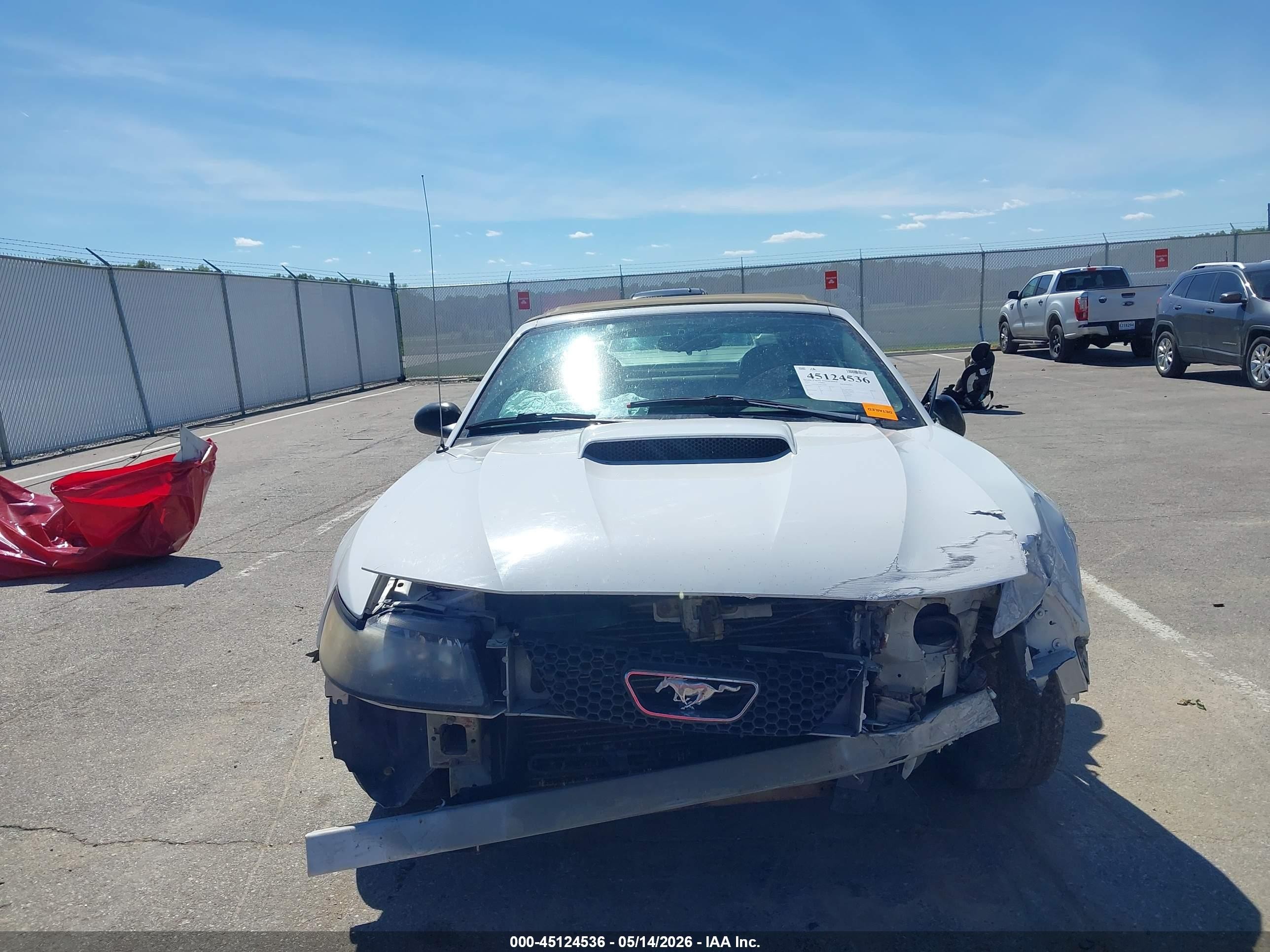 2004 Ford Mustang   White vin: 1FAFP44654F232985