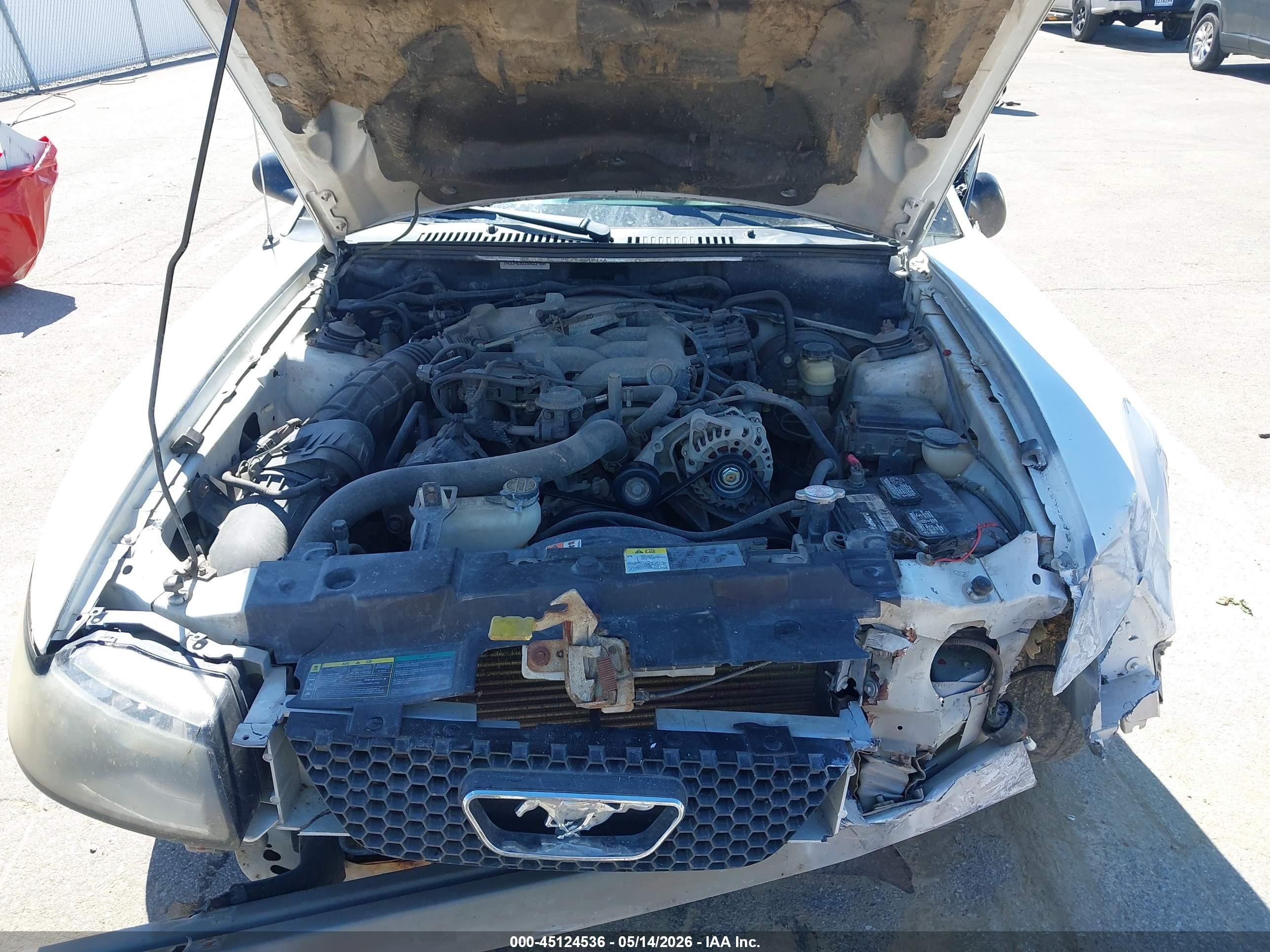 2004 Ford Mustang   White vin: 1FAFP44654F232985