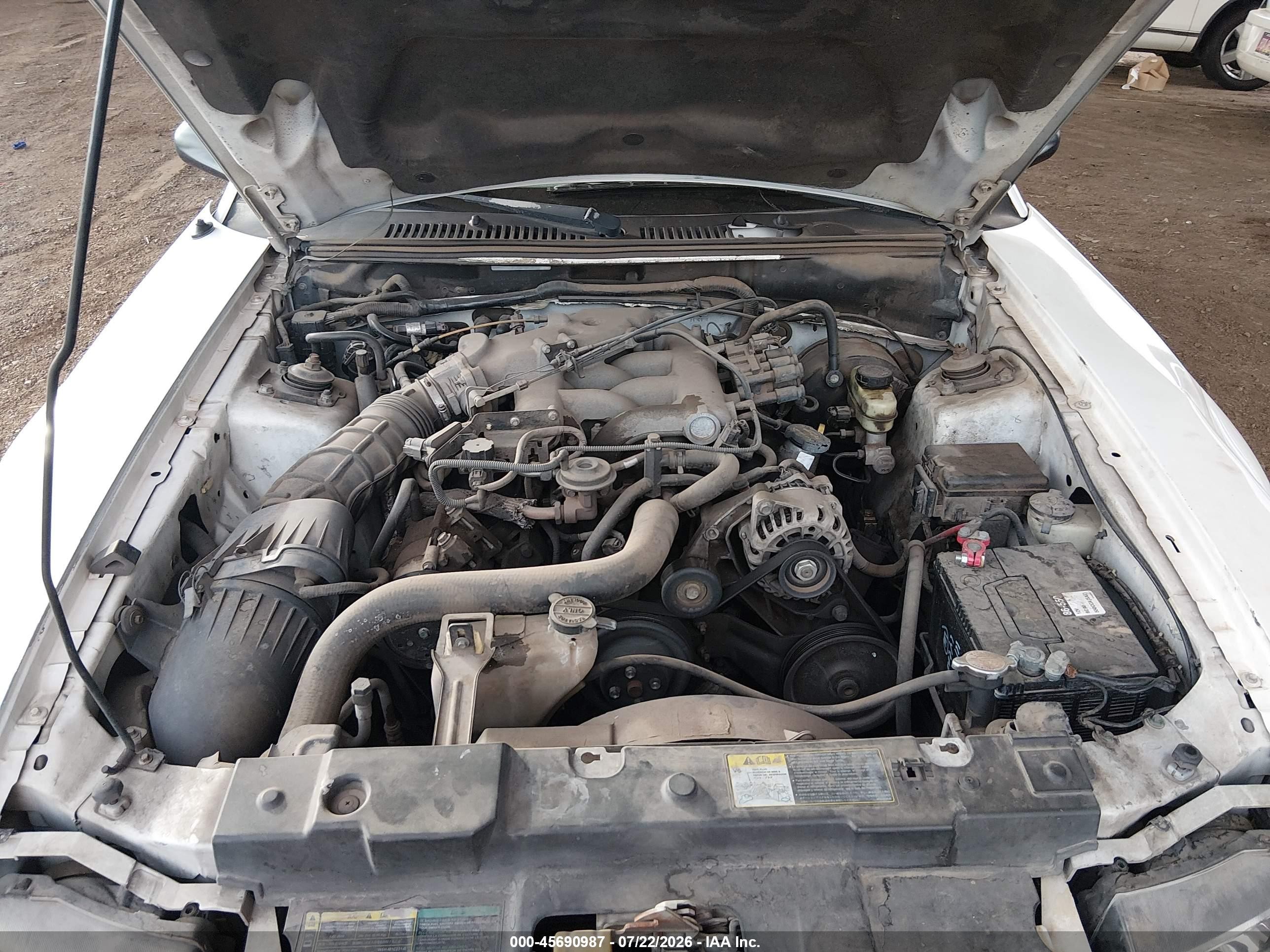 2004 Ford Mustang   White vin: 1FAFP44664F147637