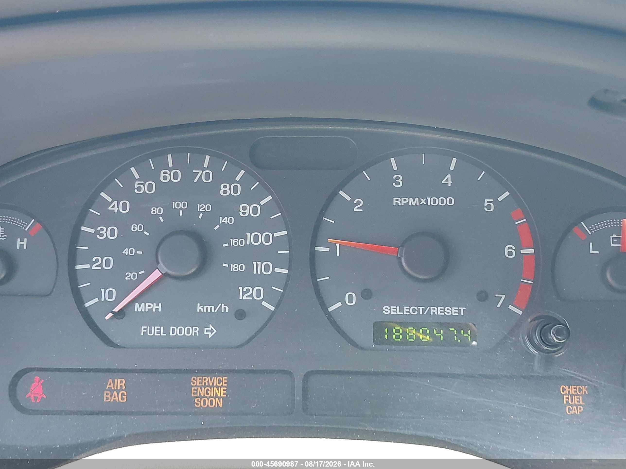 2004 Ford Mustang   White vin: 1FAFP44664F147637