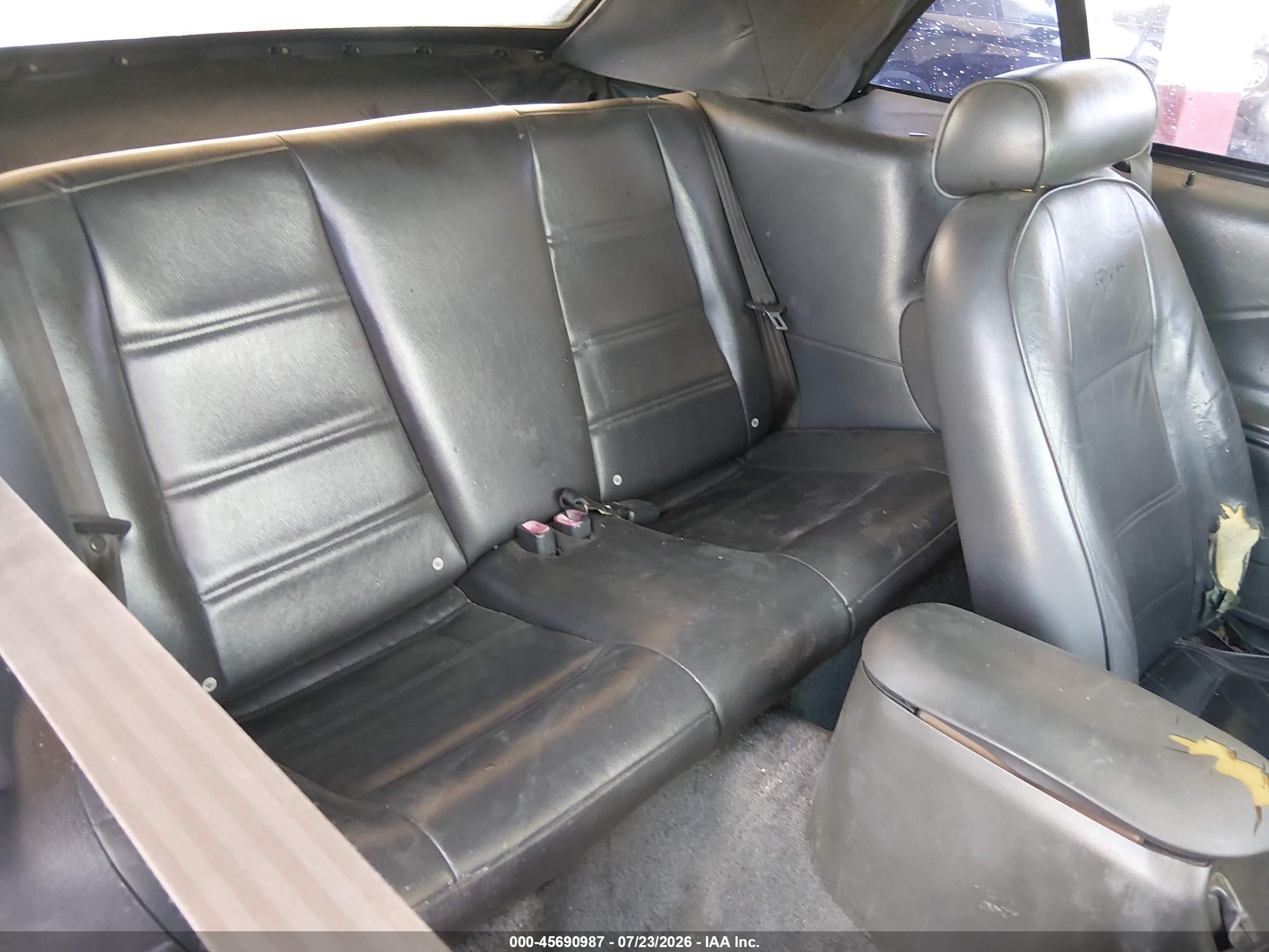 2004 Ford Mustang   White vin: 1FAFP44664F147637