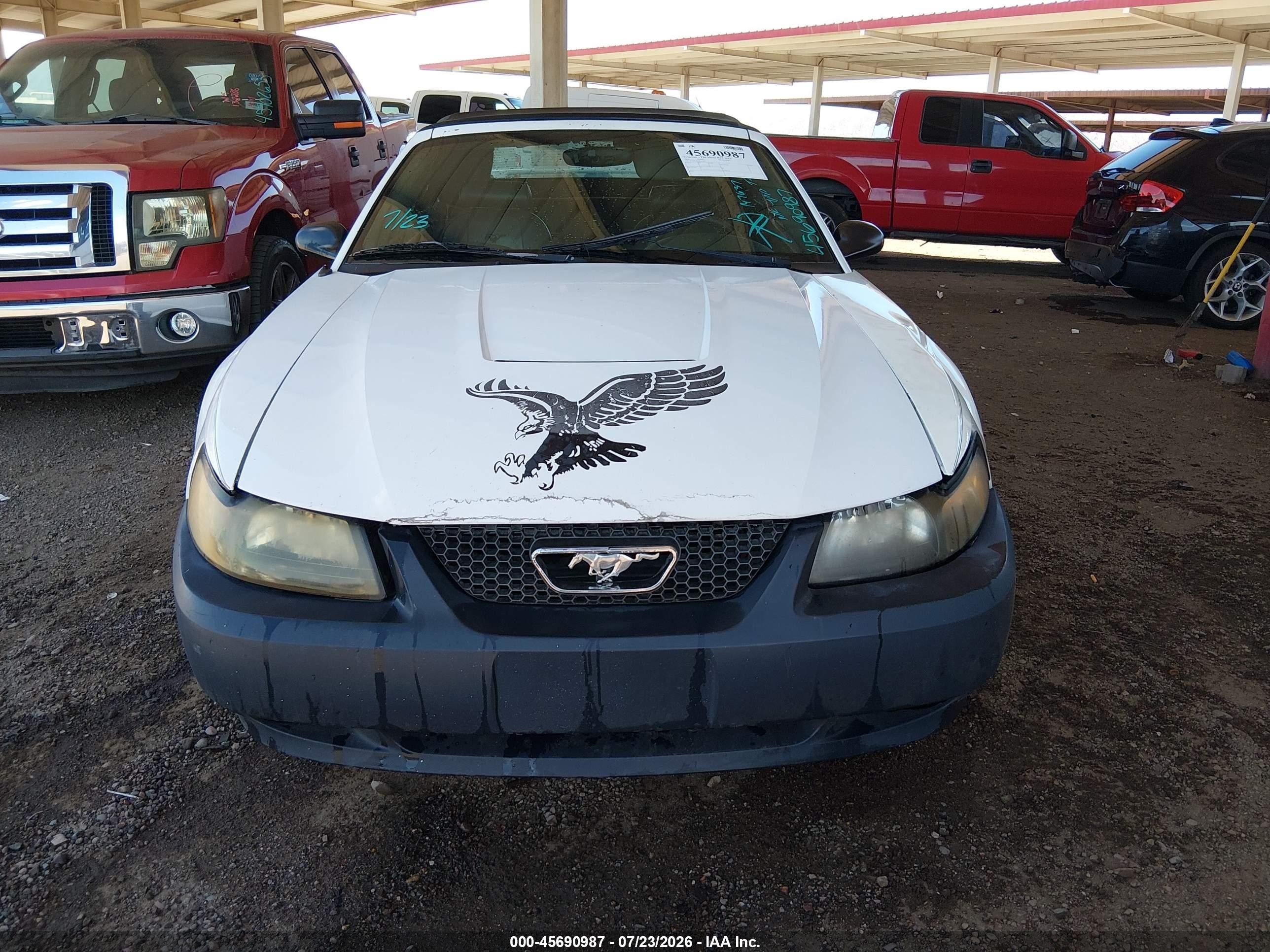 2004 Ford Mustang   White vin: 1FAFP44664F147637