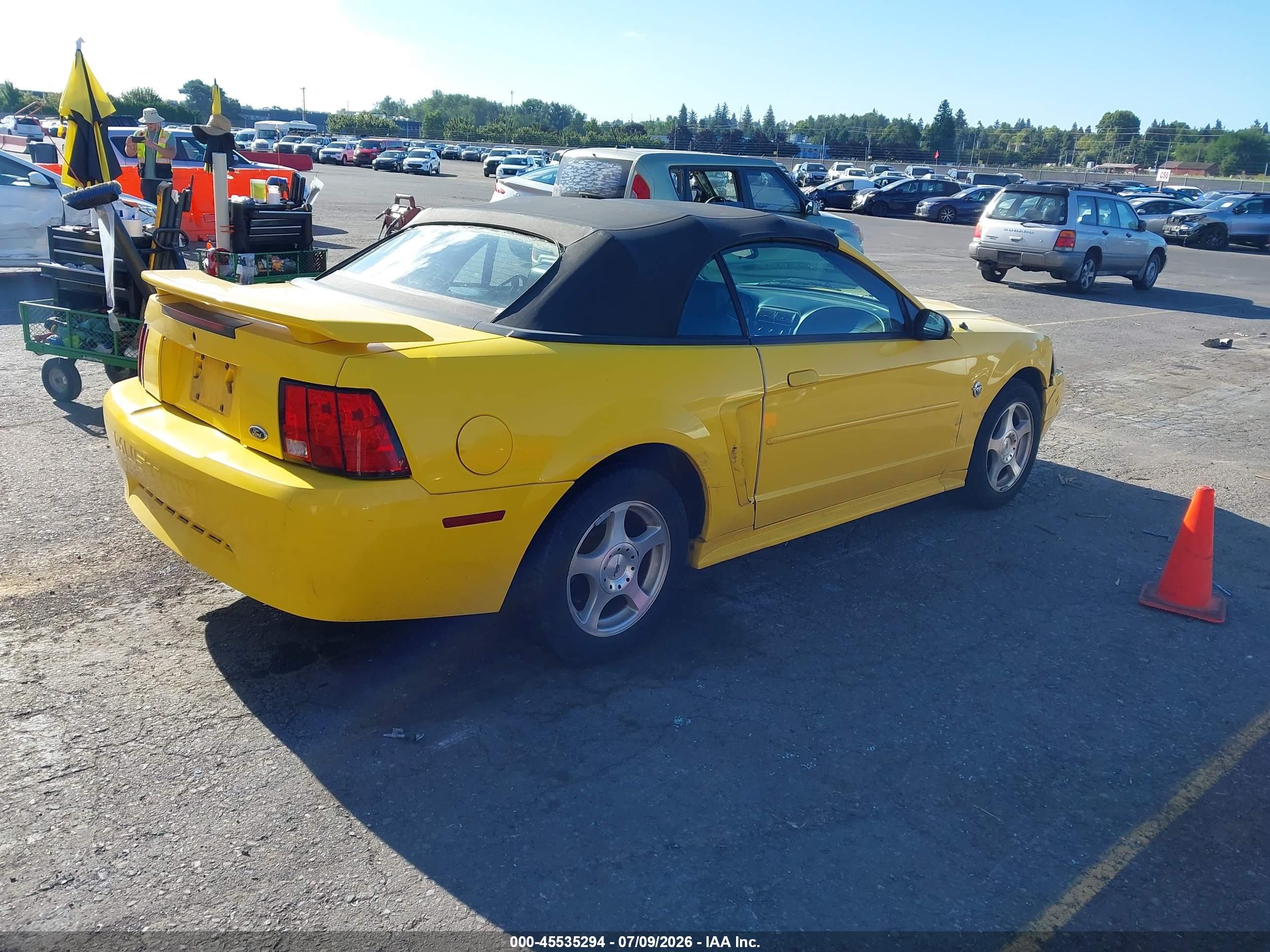 2004 Ford Mustang   Yellow vin: 1FAFP44664F188897