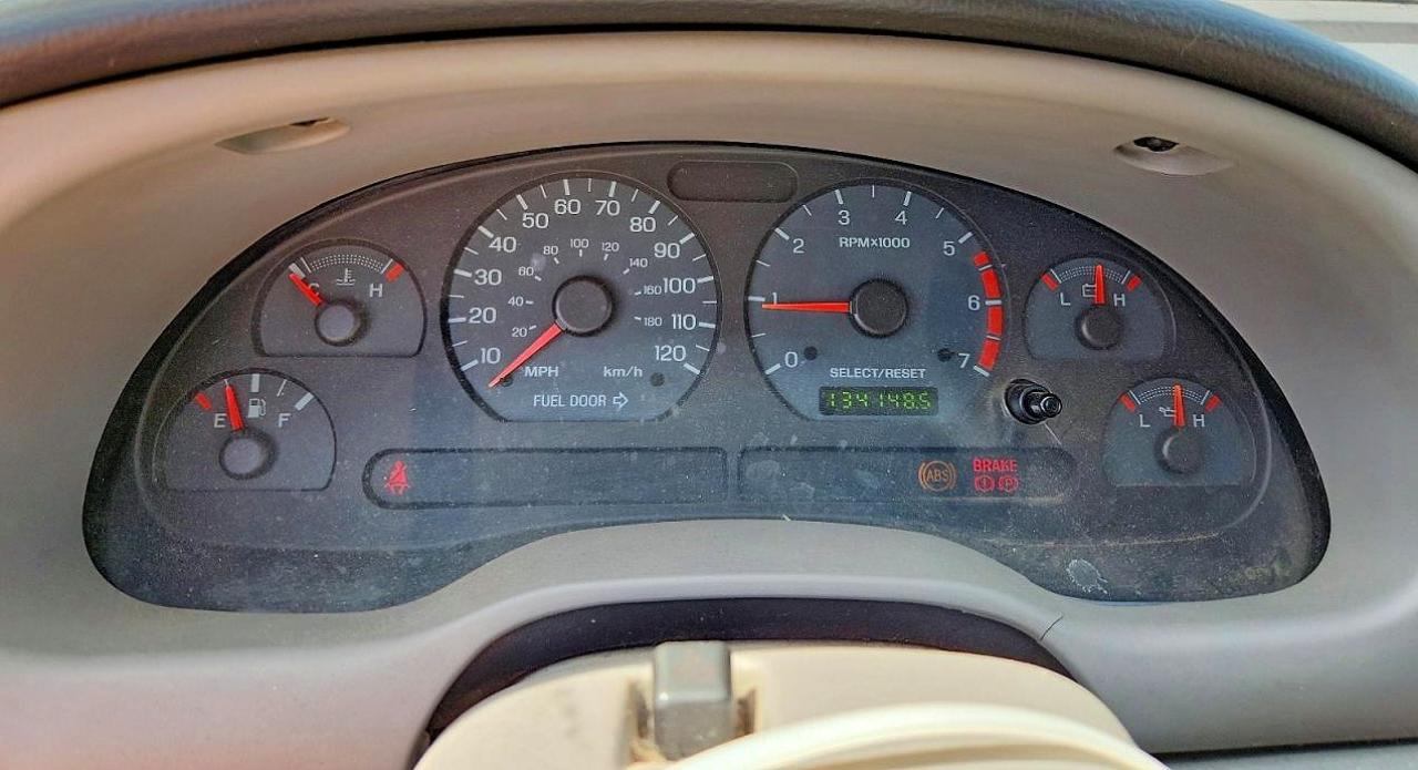 2004 Ford Mustang Red vin: 1FAFP44664F204788