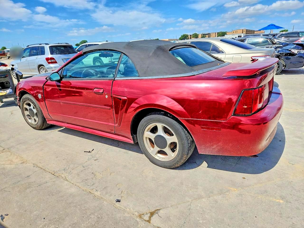 2004 Ford Mustang Red vin: 1FAFP44664F204788