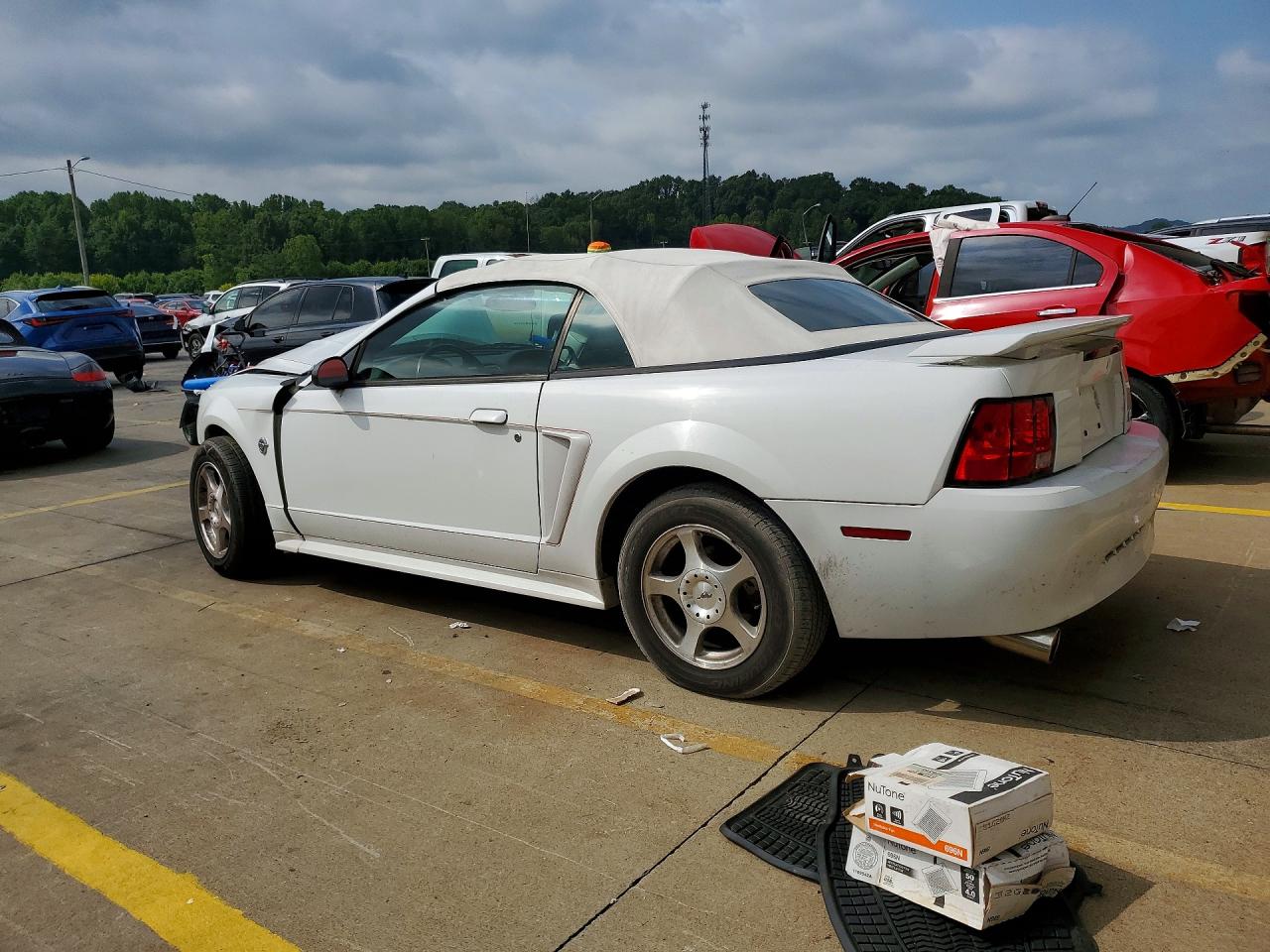 2004 Ford Mustang White vin: 1FAFP44674F157187