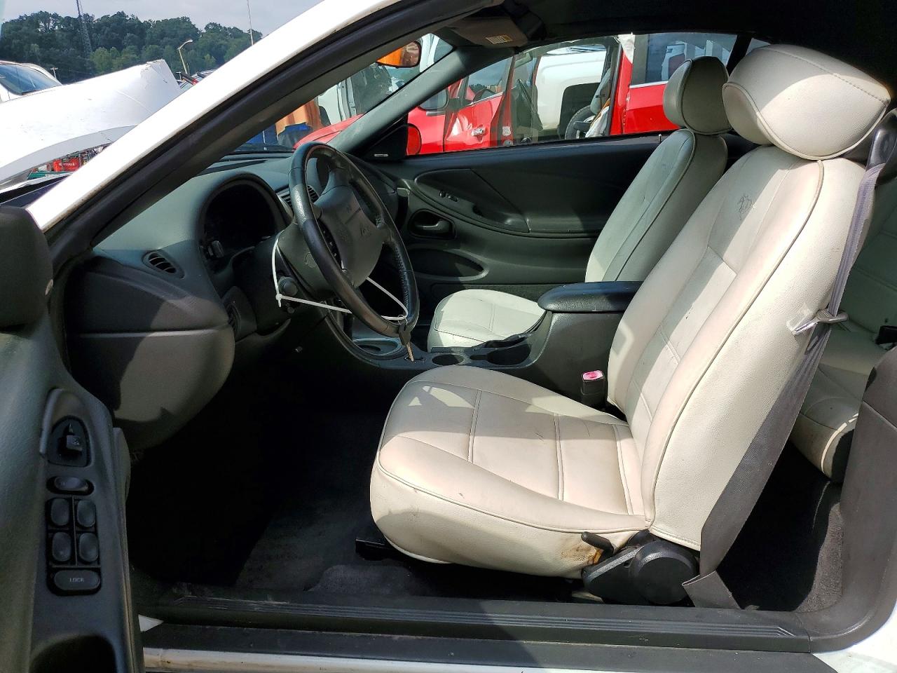 2004 Ford Mustang White vin: 1FAFP44674F157187