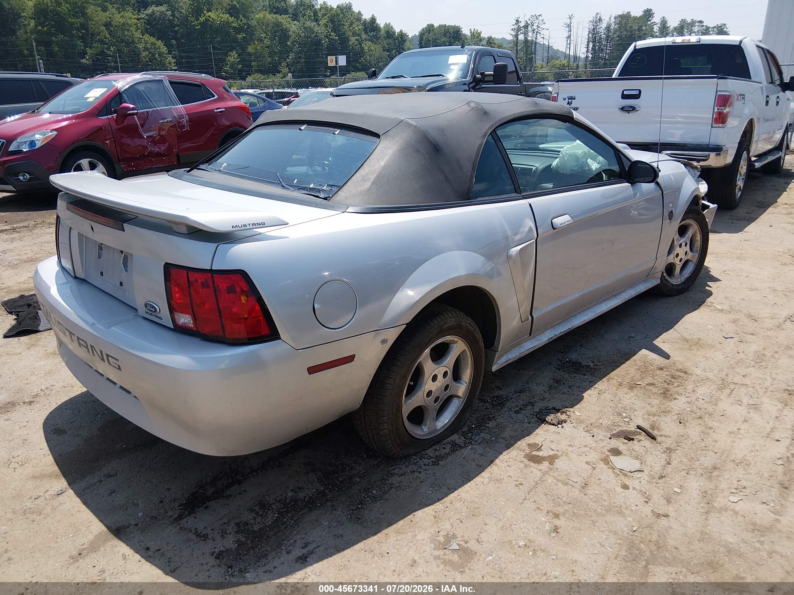2004 Ford Mustang   Серебряный vin: 1FAFP44674F171848
