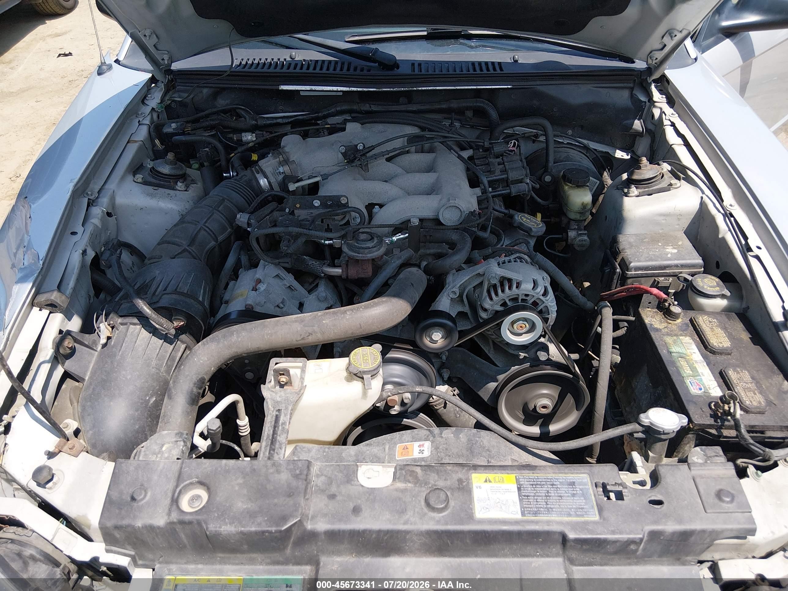 2004 Ford Mustang   Серебряный vin: 1FAFP44674F171848