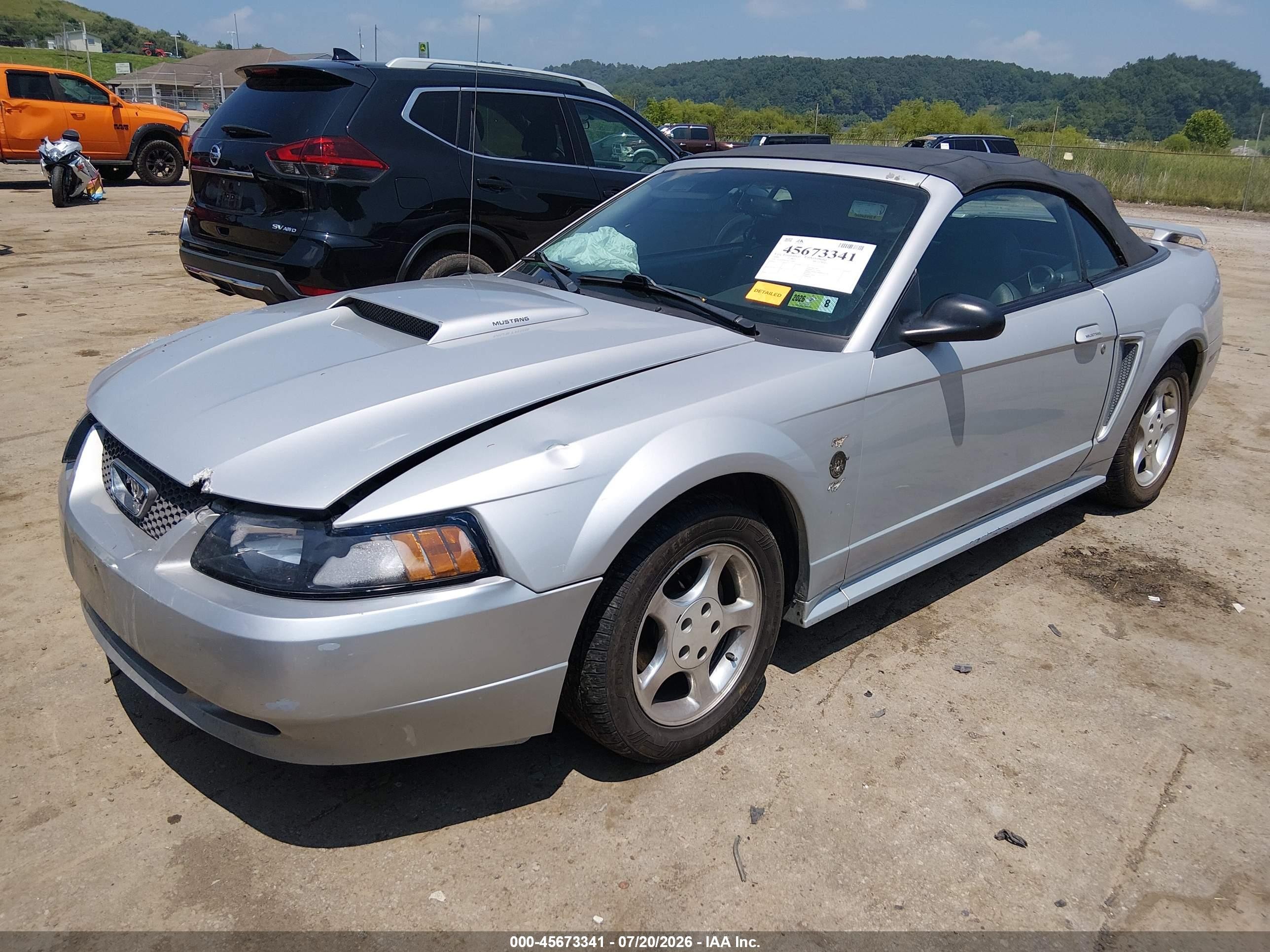 2004 Ford Mustang   Серебряный vin: 1FAFP44674F171848