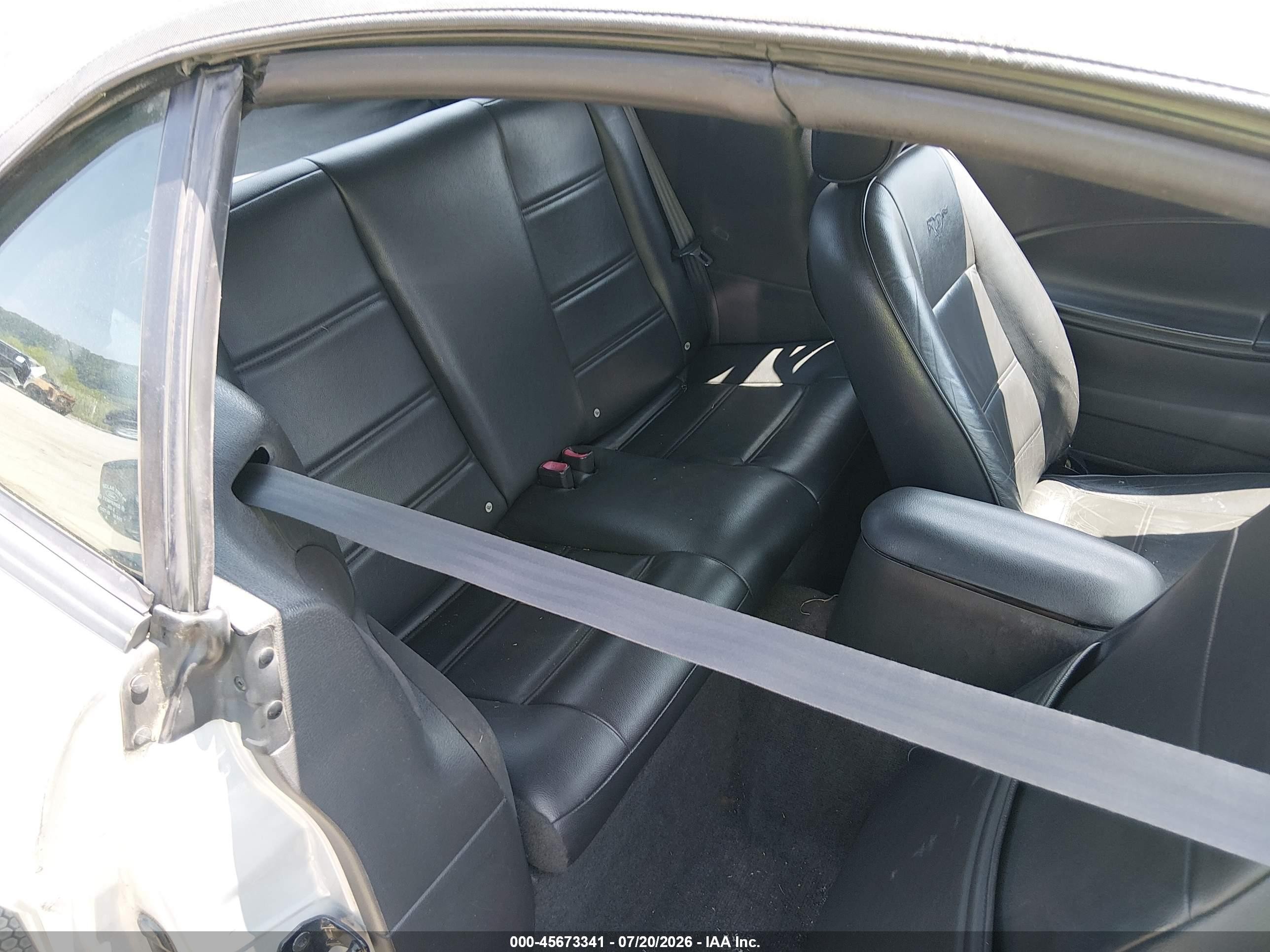 2004 Ford Mustang   Серебряный vin: 1FAFP44674F171848