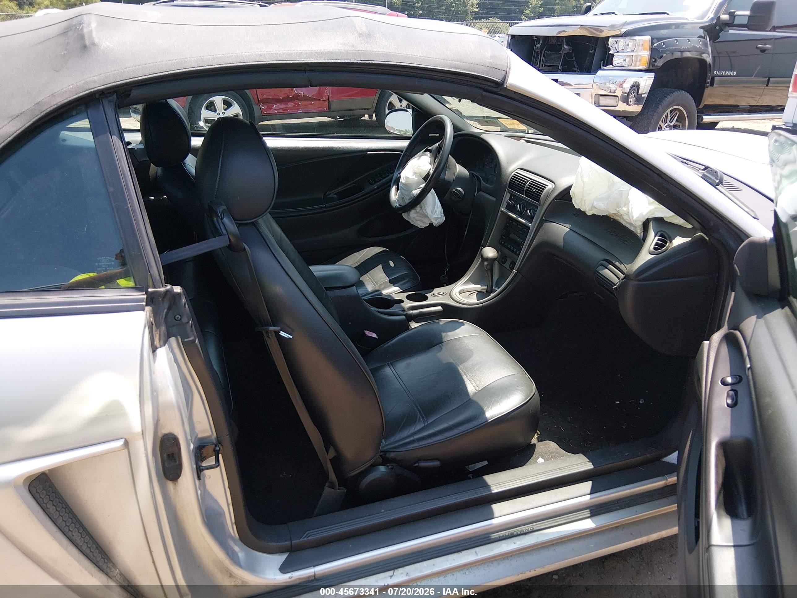 2004 Ford Mustang   Серебряный vin: 1FAFP44674F171848