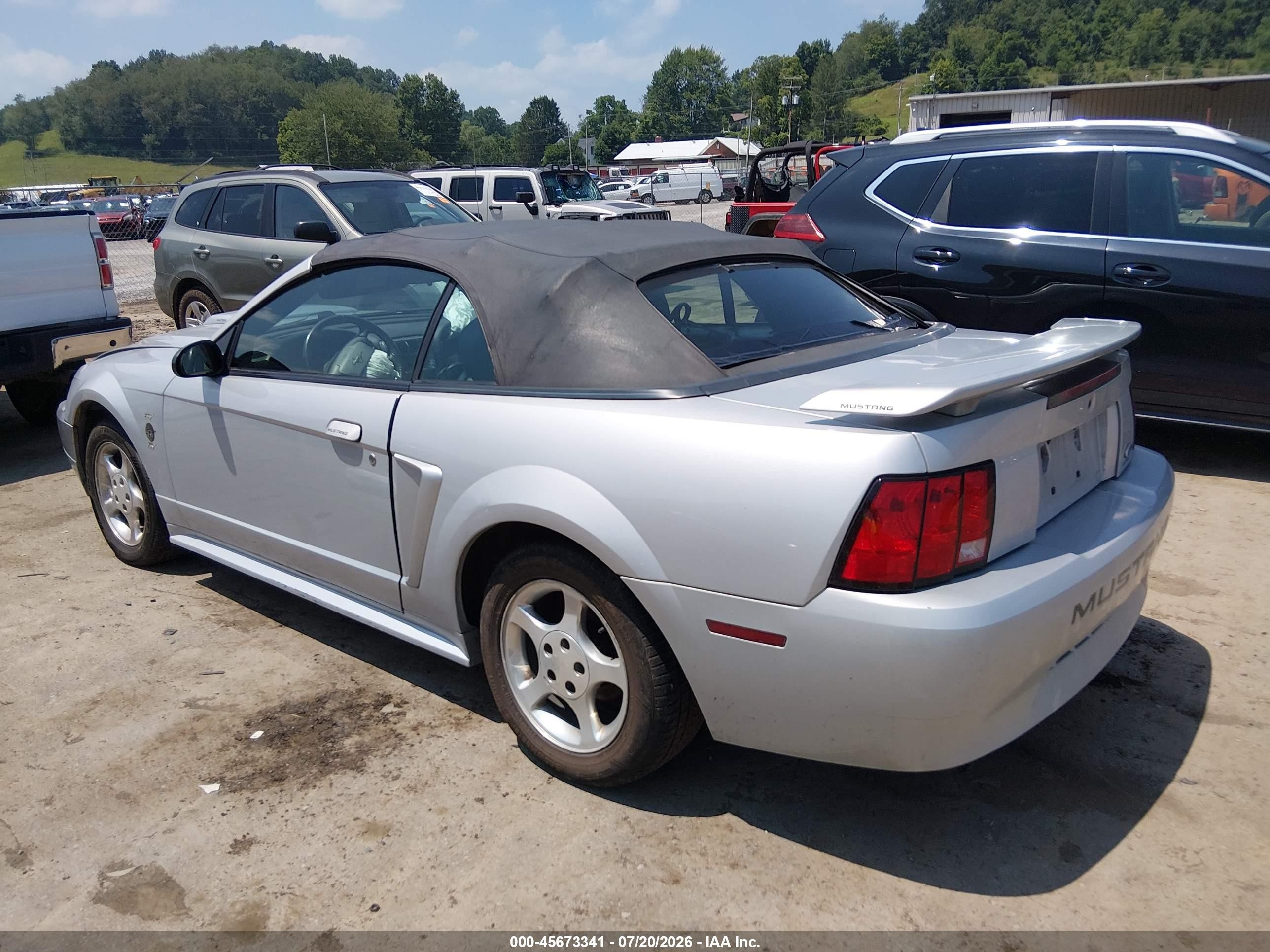 2004 Ford Mustang   Серебряный vin: 1FAFP44674F171848