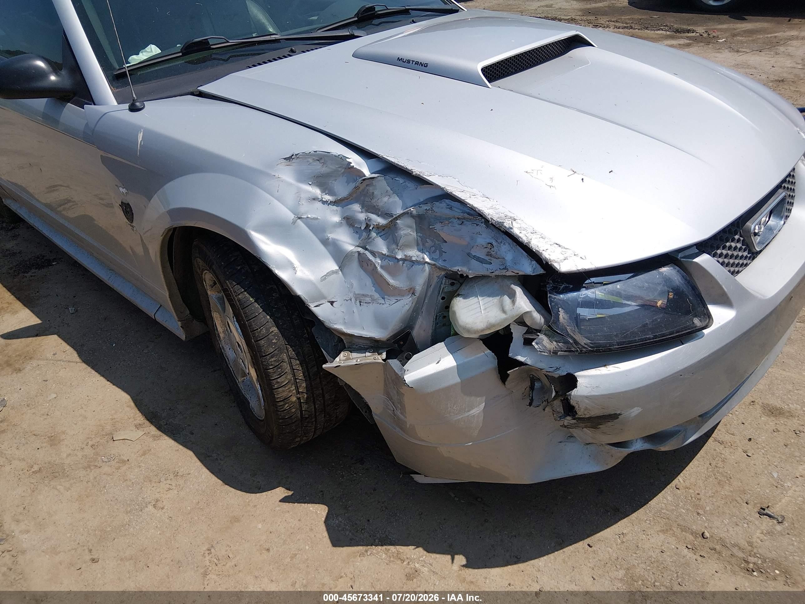2004 Ford Mustang   Серебряный vin: 1FAFP44674F171848