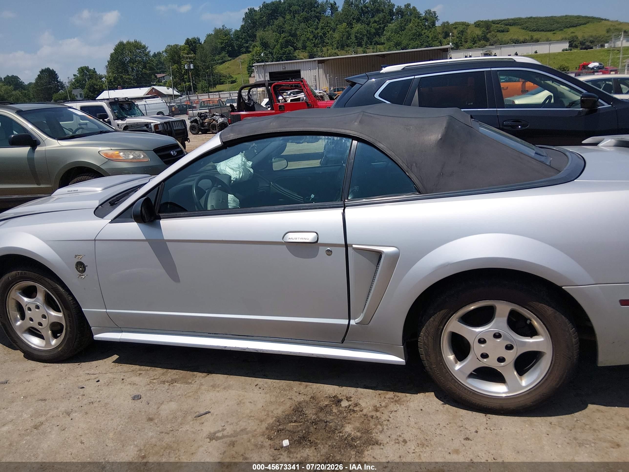 2004 Ford Mustang   Серебряный vin: 1FAFP44674F171848