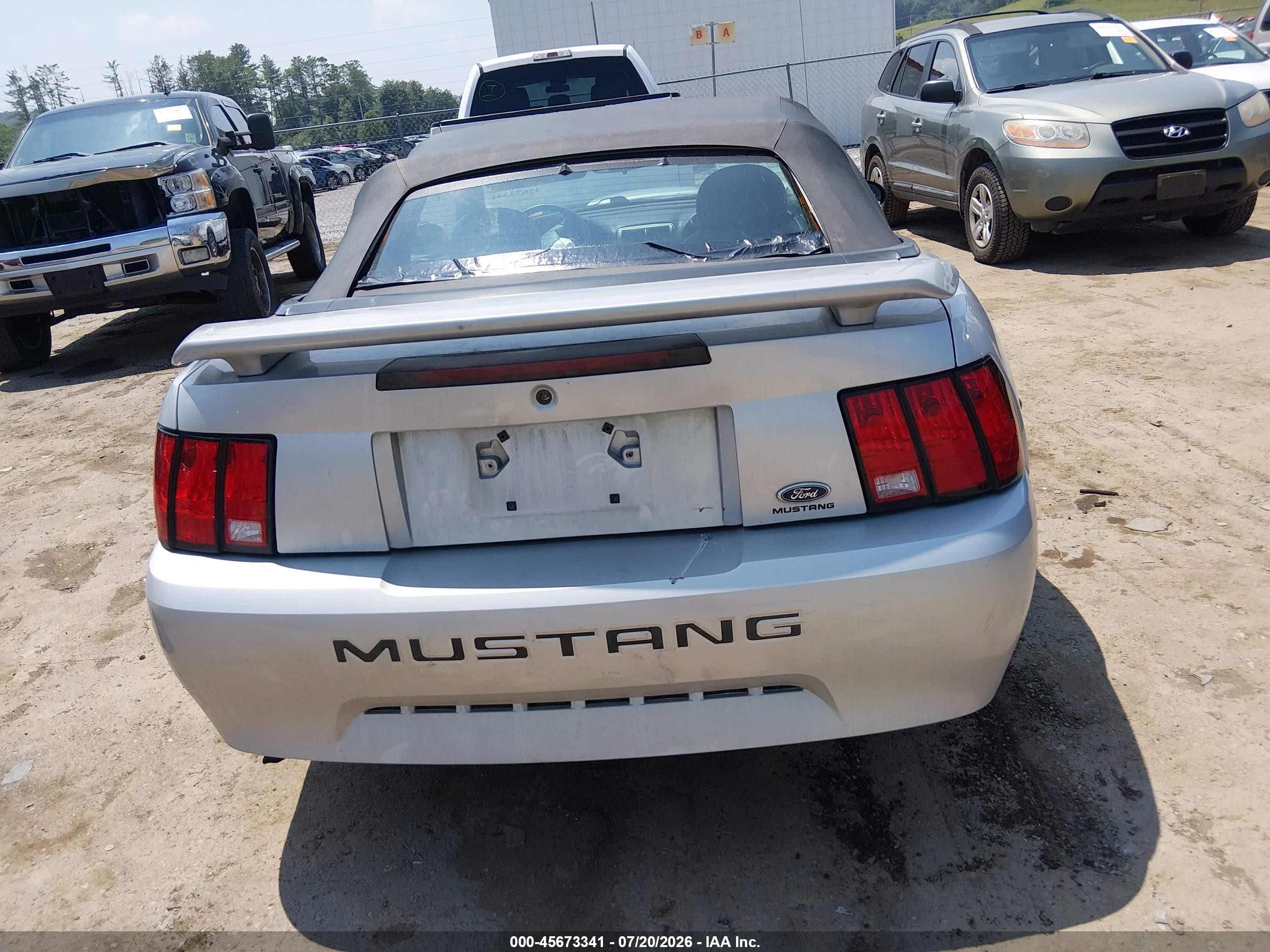 2004 Ford Mustang   Серебряный vin: 1FAFP44674F171848