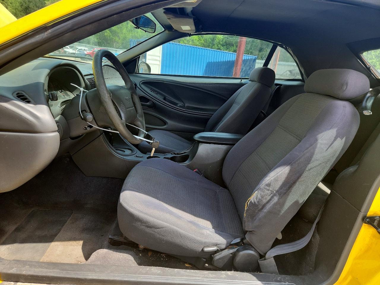 2004 Ford Mustang Yellow vin: 1FAFP446X4F141372