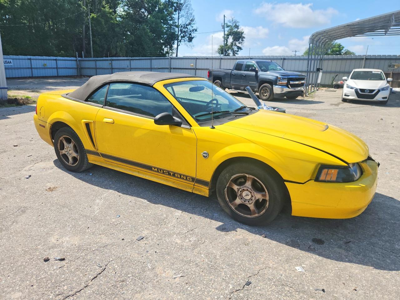 2004 Ford Mustang Yellow vin: 1FAFP446X4F141372