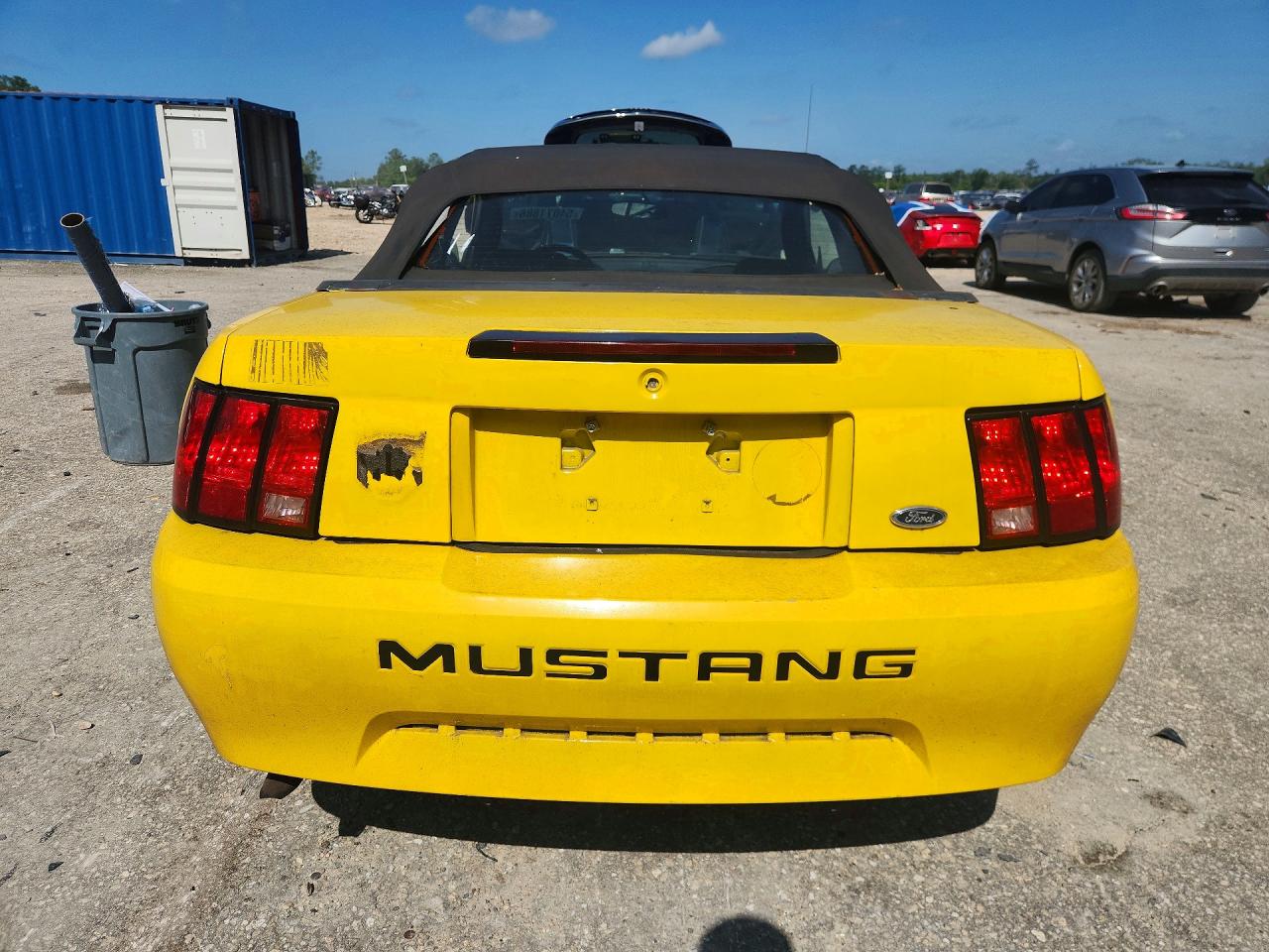 2004 Ford Mustang Yellow vin: 1FAFP446X4F141372