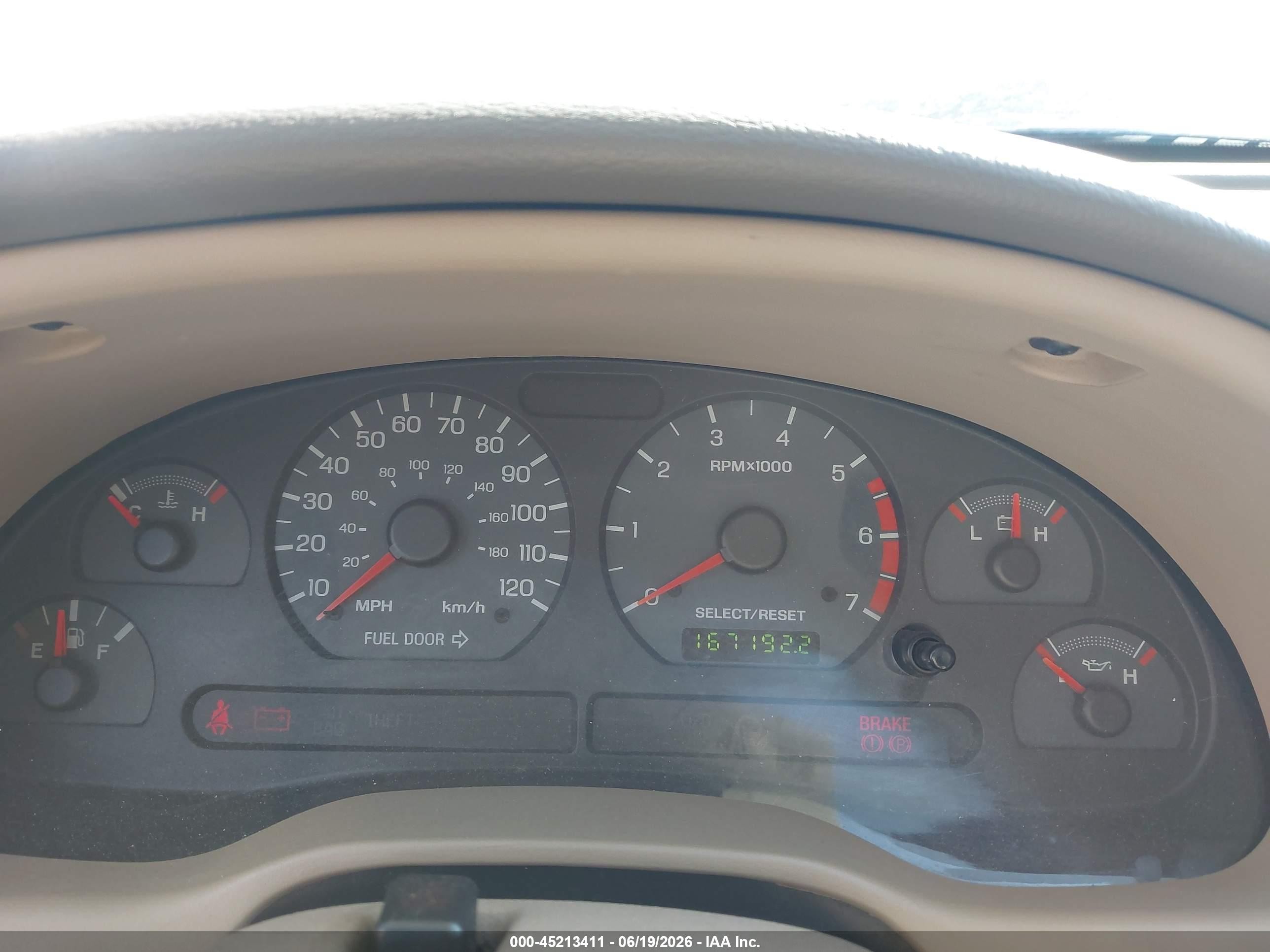 2004 Ford Mustang   White vin: 1FAFP446X4F153487