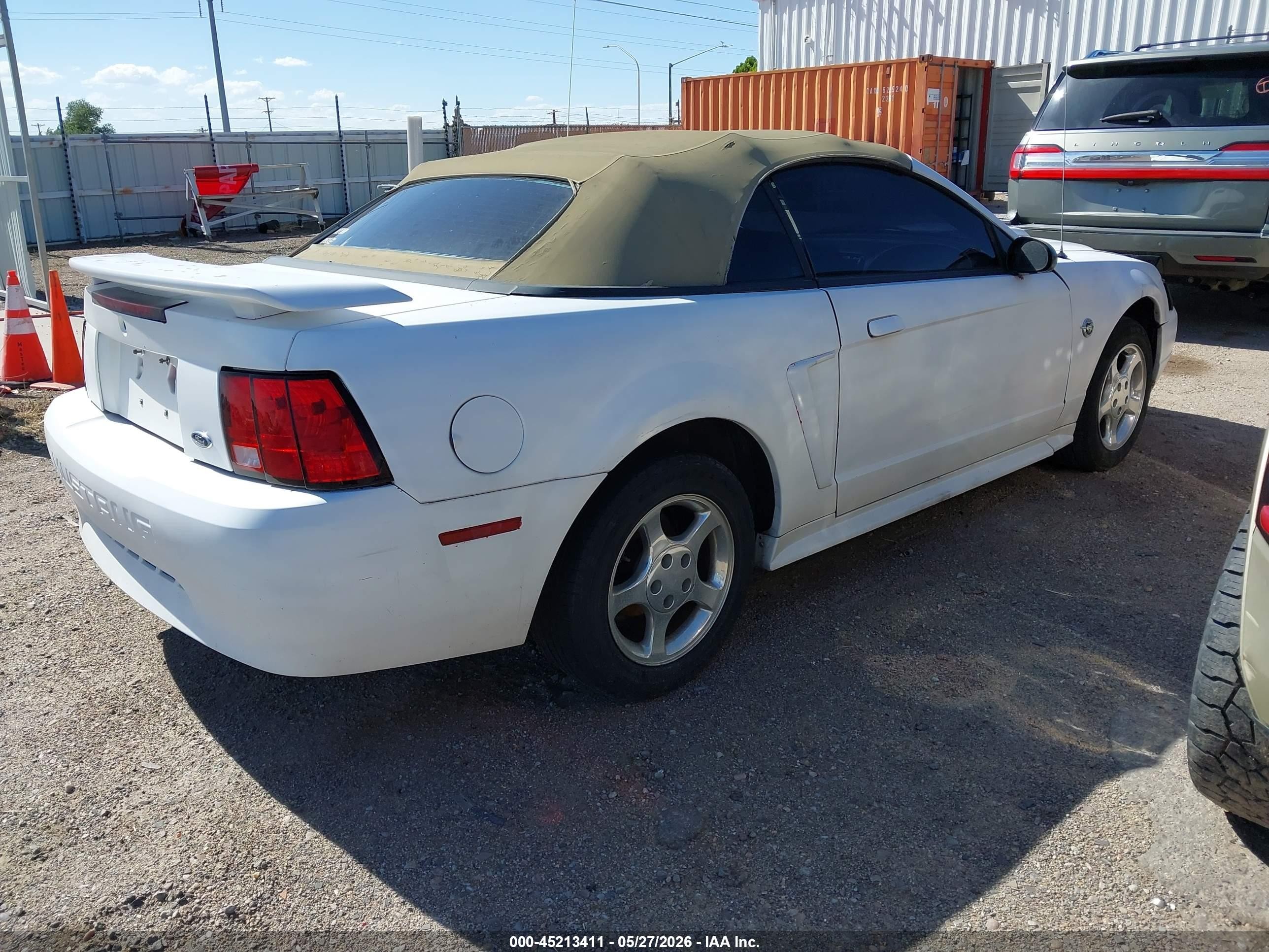 2004 Ford Mustang   White vin: 1FAFP446X4F153487