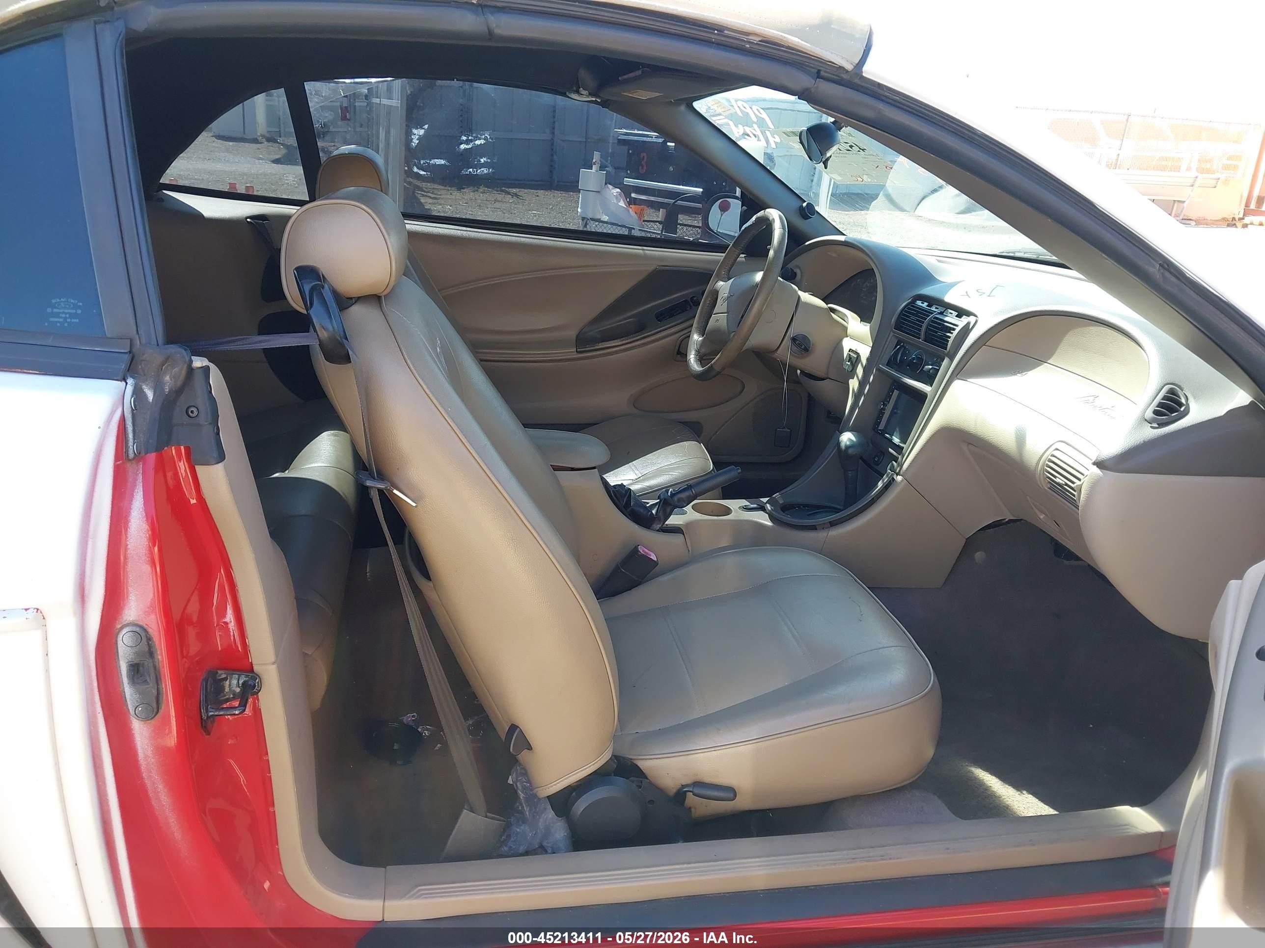 2004 Ford Mustang   White vin: 1FAFP446X4F153487
