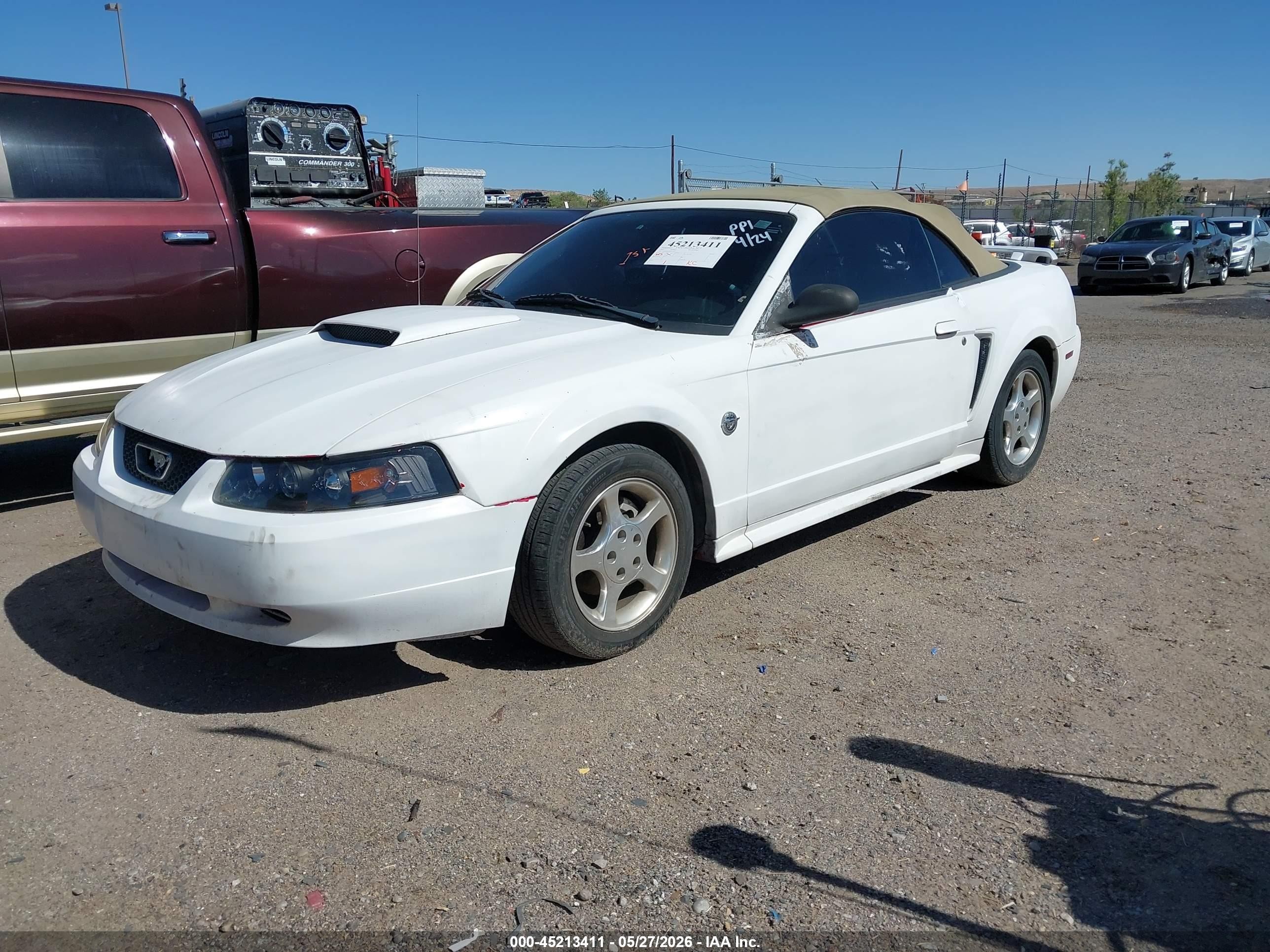 2004 Ford Mustang   White vin: 1FAFP446X4F153487